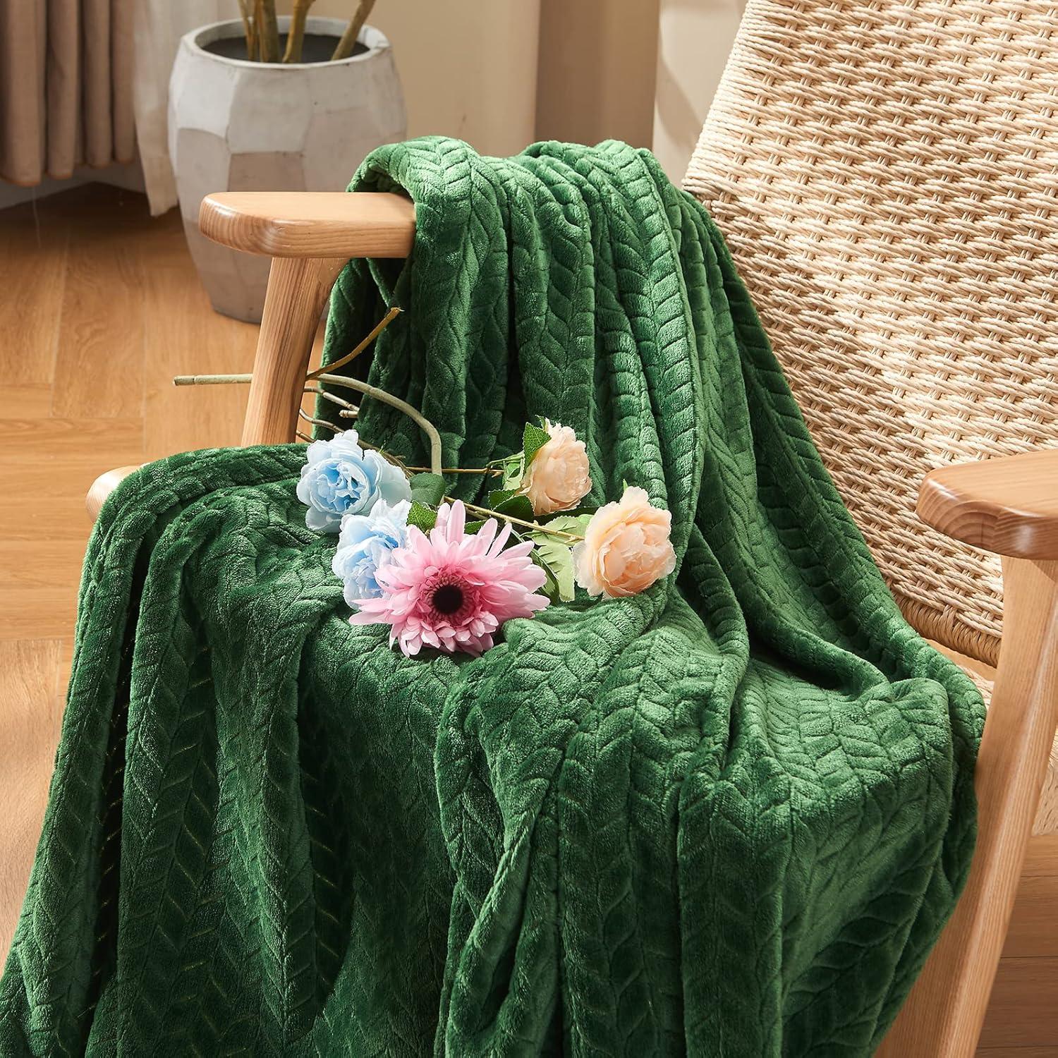 Fleece Throw Blankets, Super Soft Flannel Cozy Blankets for Adults, Washable Lightweight Blanket for Couch Sofa Bed Office, Warm Plush Blankets for All Season (50"×60", Green)