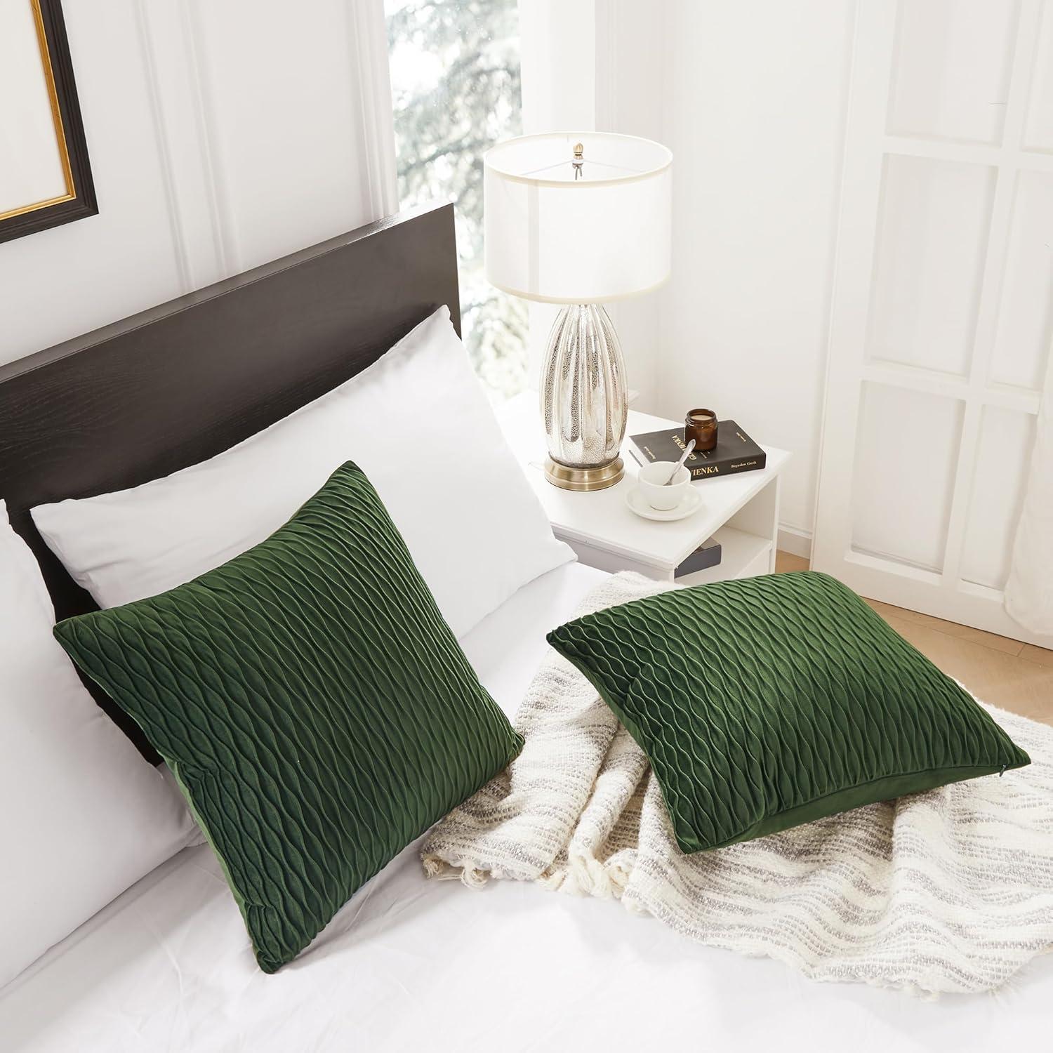 Deconovo Decorative Velvet Throw Pillow Covers, Set of 2, Soft & Elegant Cushion Covers for Sofa, Bedroom, Living Room & Home Decor, Wave/Cream White, 16x16 Inch