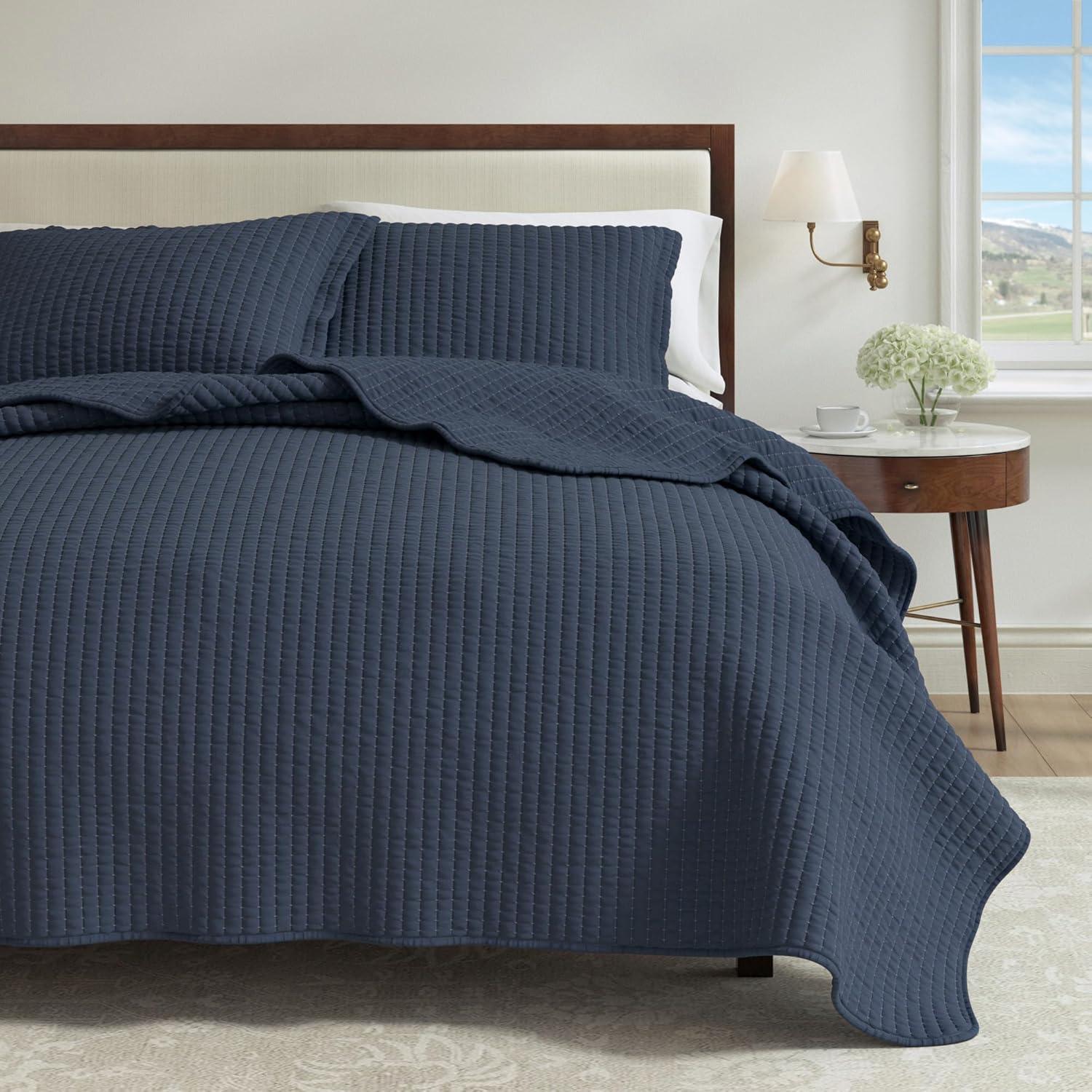 Great Bay Home Detailed Channel Stitch All-Season Reversible Quilt Set With Shams (King, Navy)