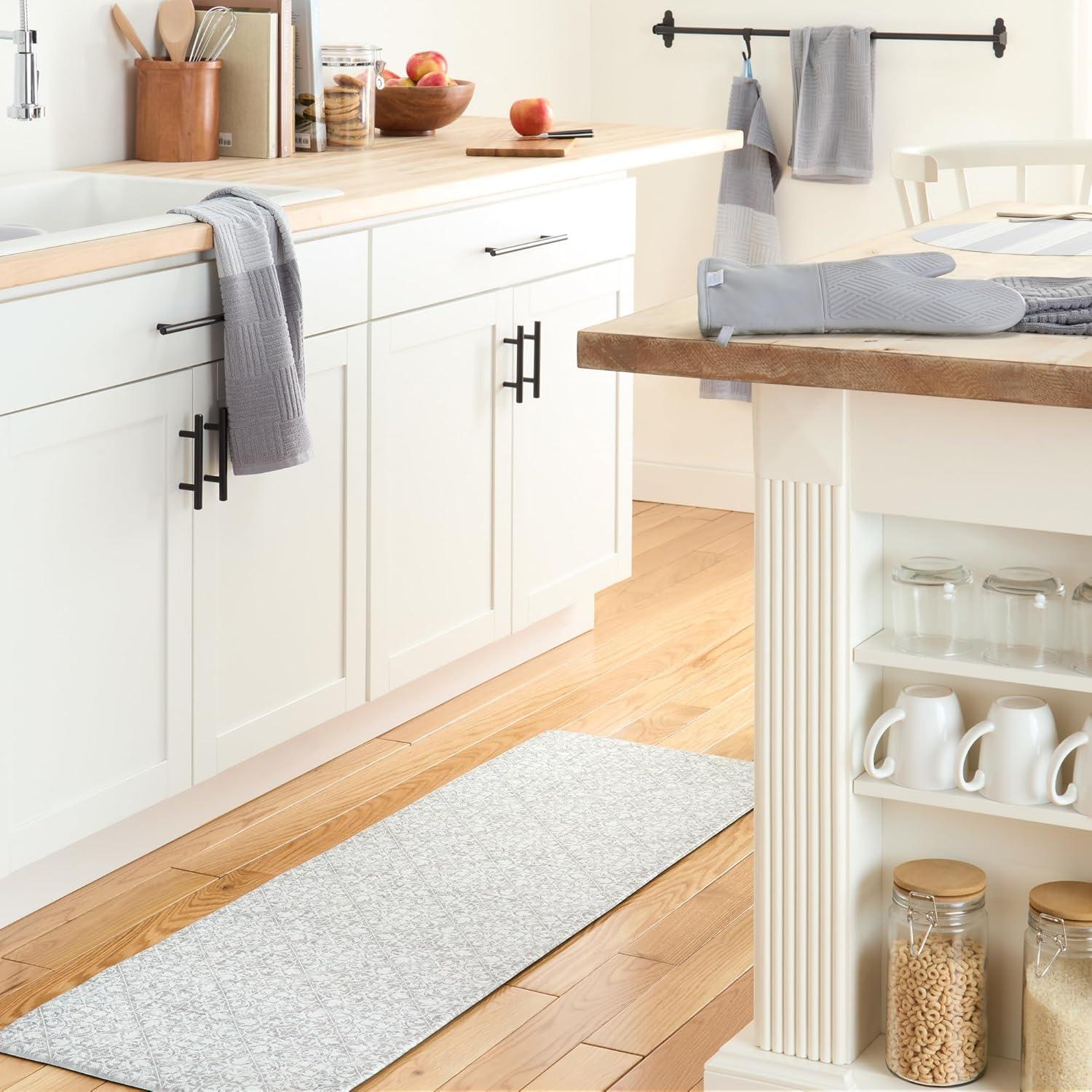 Town & Country Living TOWN & COUNTRY BASICS Comfort Plus Non-Slip Backing Vintage Medallion Tile Anti Fatigue Comfort Mat