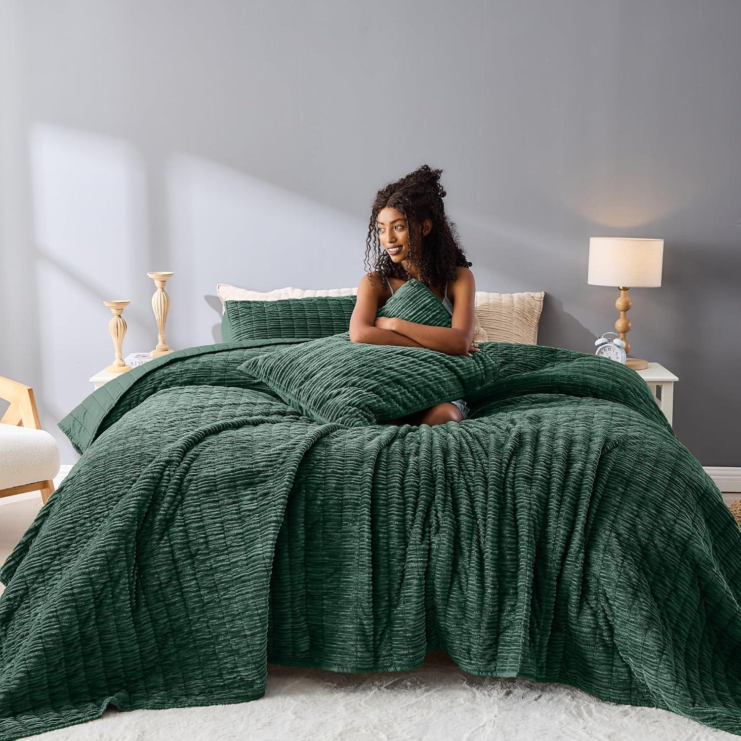 Wonderful Textile Wonderful Velvet 3-piece reversible quilt set