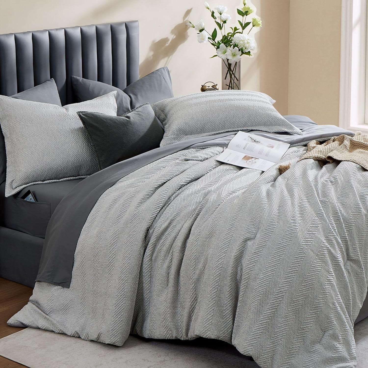 Geniospin Queen Comforter Set, Bed in A Bag 7-Pieces, Light Grey Textured All Season Comfortable Bedding Sets with Comforter, Sheets, Pillowcases & Shams (Light Grey, 90"x90")