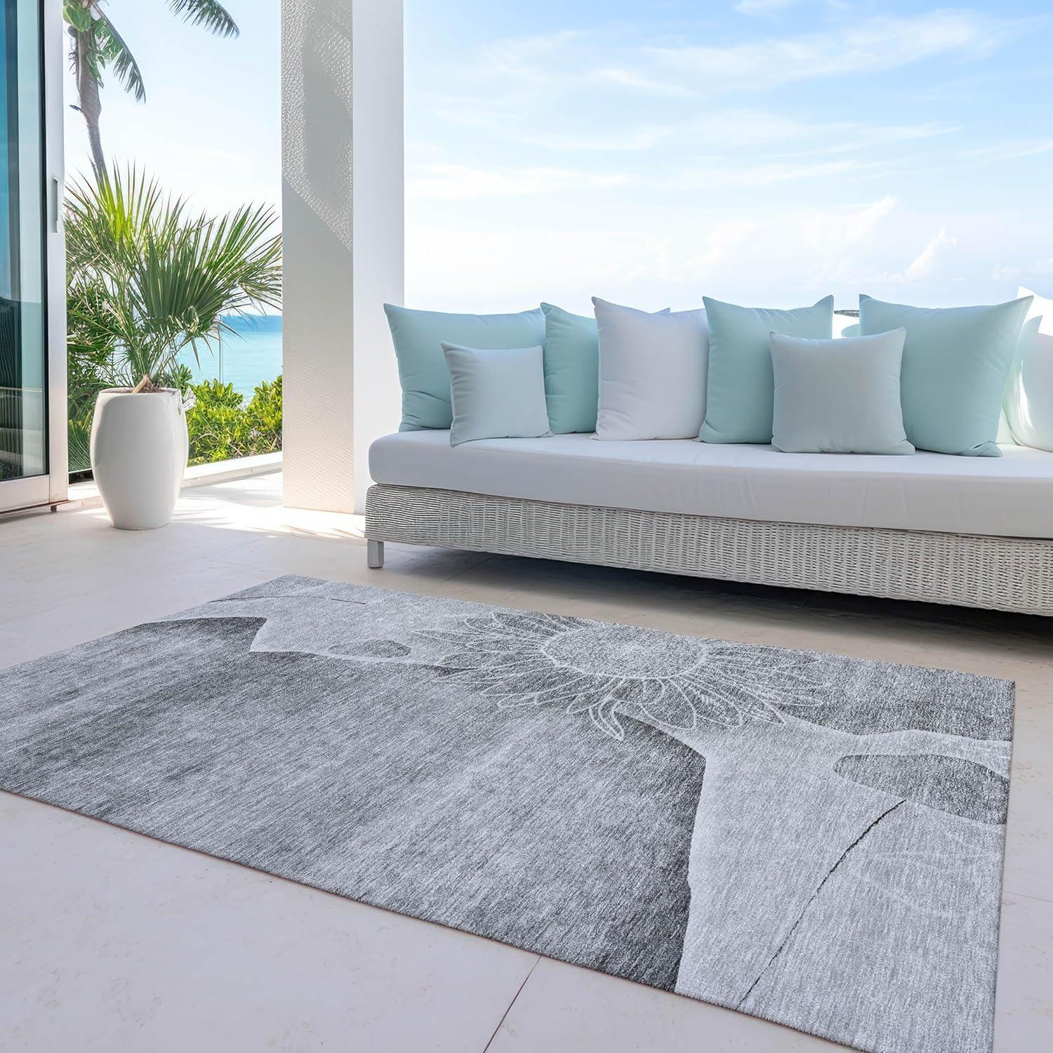 Gray Floral Synthetic Indoor/Outdoor Washable Rug 5' x 7'