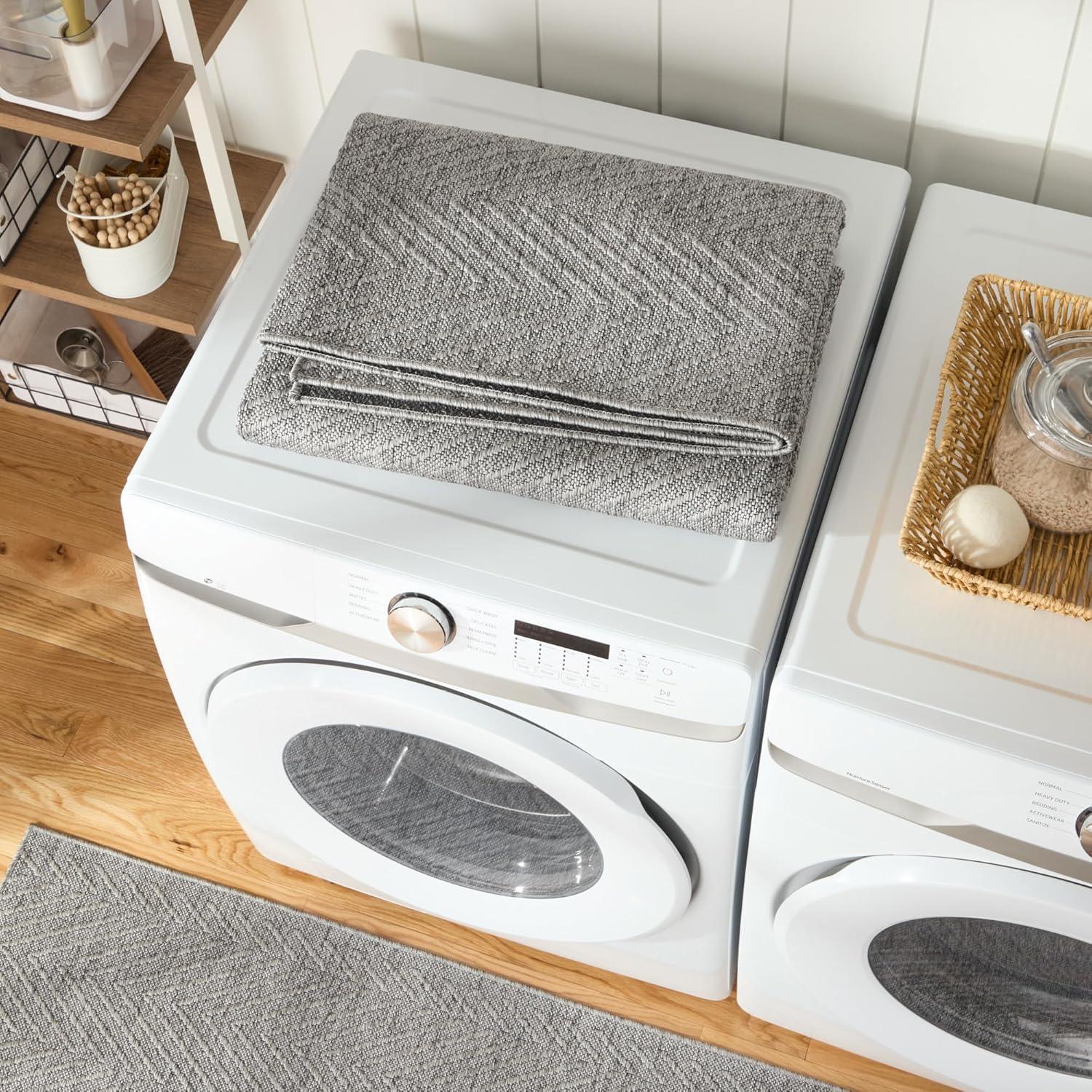 TOWN & COUNTRY BASICS Pax Herringbone Textured Solid Machine Washable Area Rug Grey