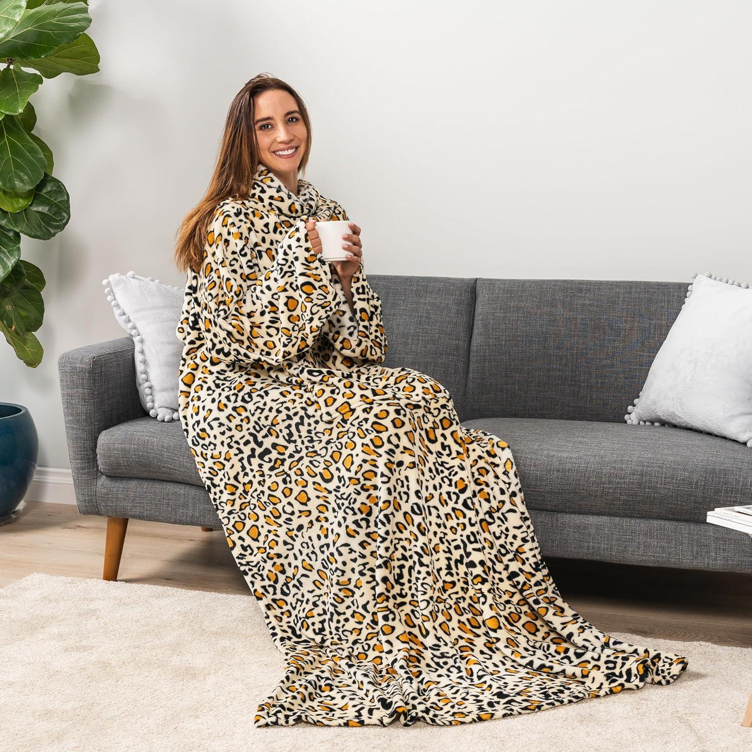 PAVILIA Fleece Wearable Blanket with Sleeves, Warm Cozy Soft Functional Lightweight Sleeved Throw Adults Men Women, Cheetah/Regular Pocket