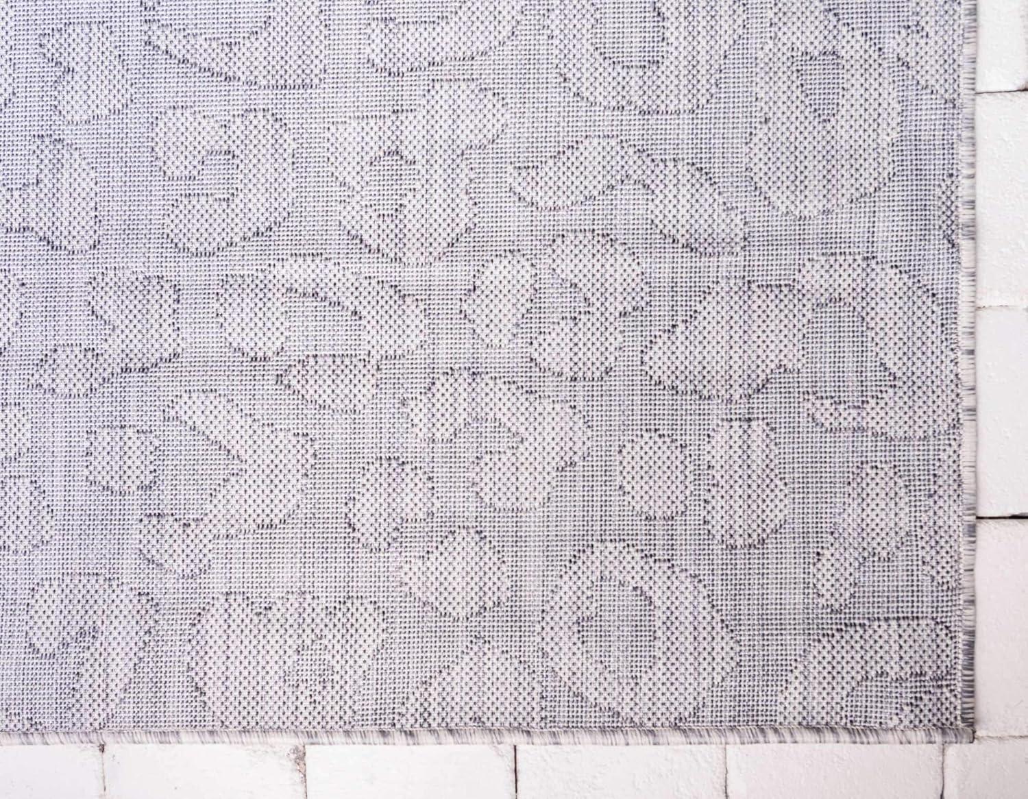 Unique Loom 4' 1 x 6' 1 Rectangle Indoor/Outdoor Safari Light Gray Area Rug