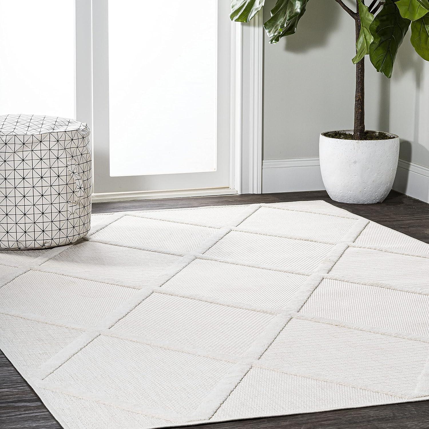 Salines Diamond Trellis Indoor/Outdoor Area Rug - JONATHAN Y