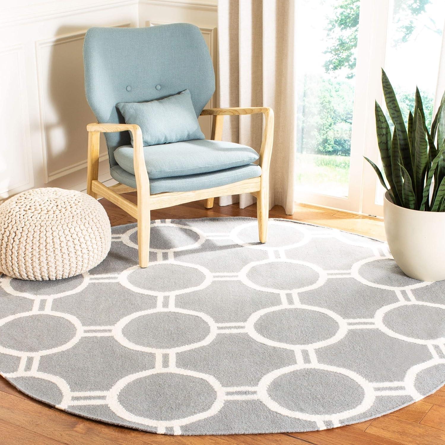 Dhurries DHU636 Hand Woven Area Rug - Black/Ivory - 3'x5' - Safavieh.