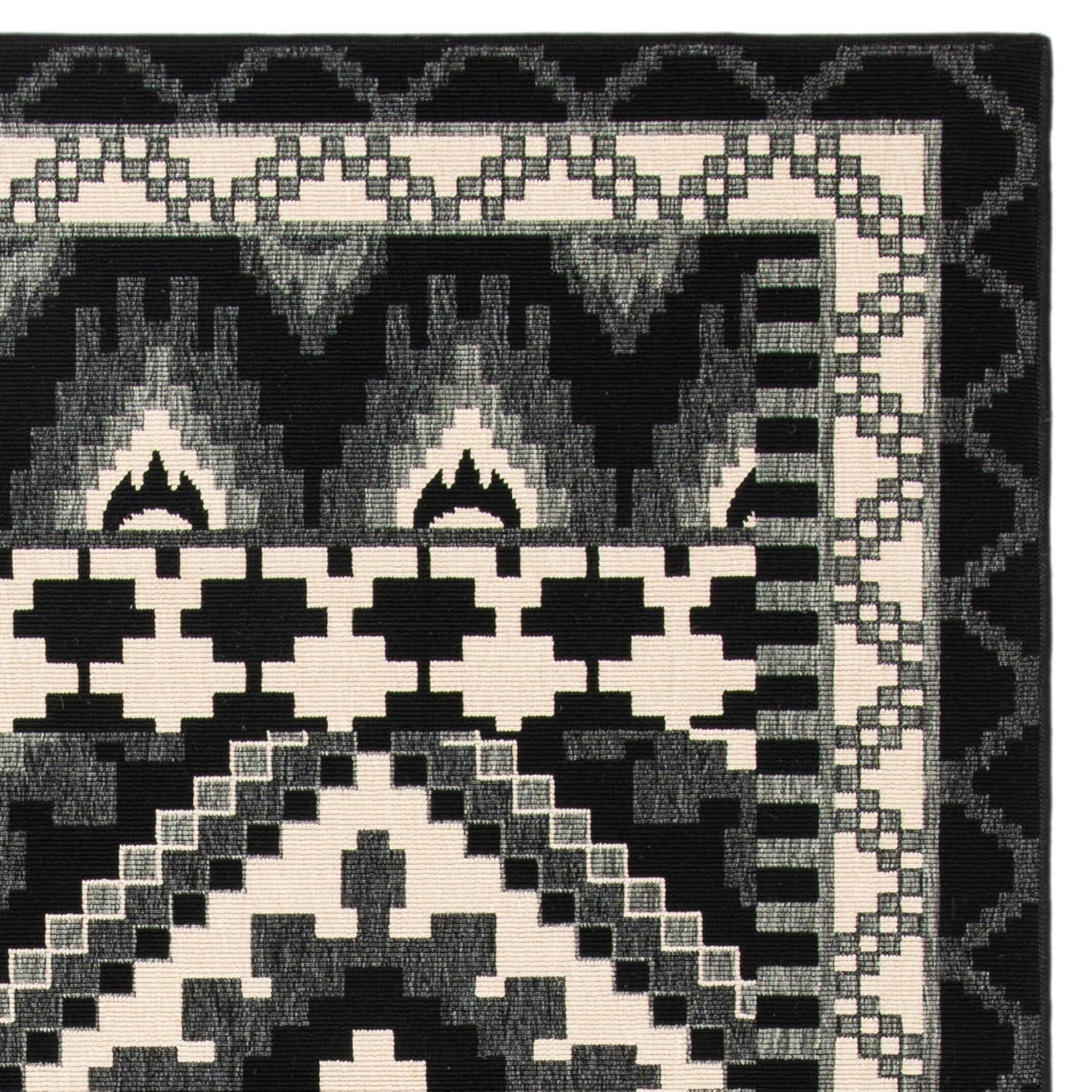 Veranda VER096 Power Loomed Indoor/Outdoor Accent Rug - Black/Beige - 2'7"x5' - Safavieh