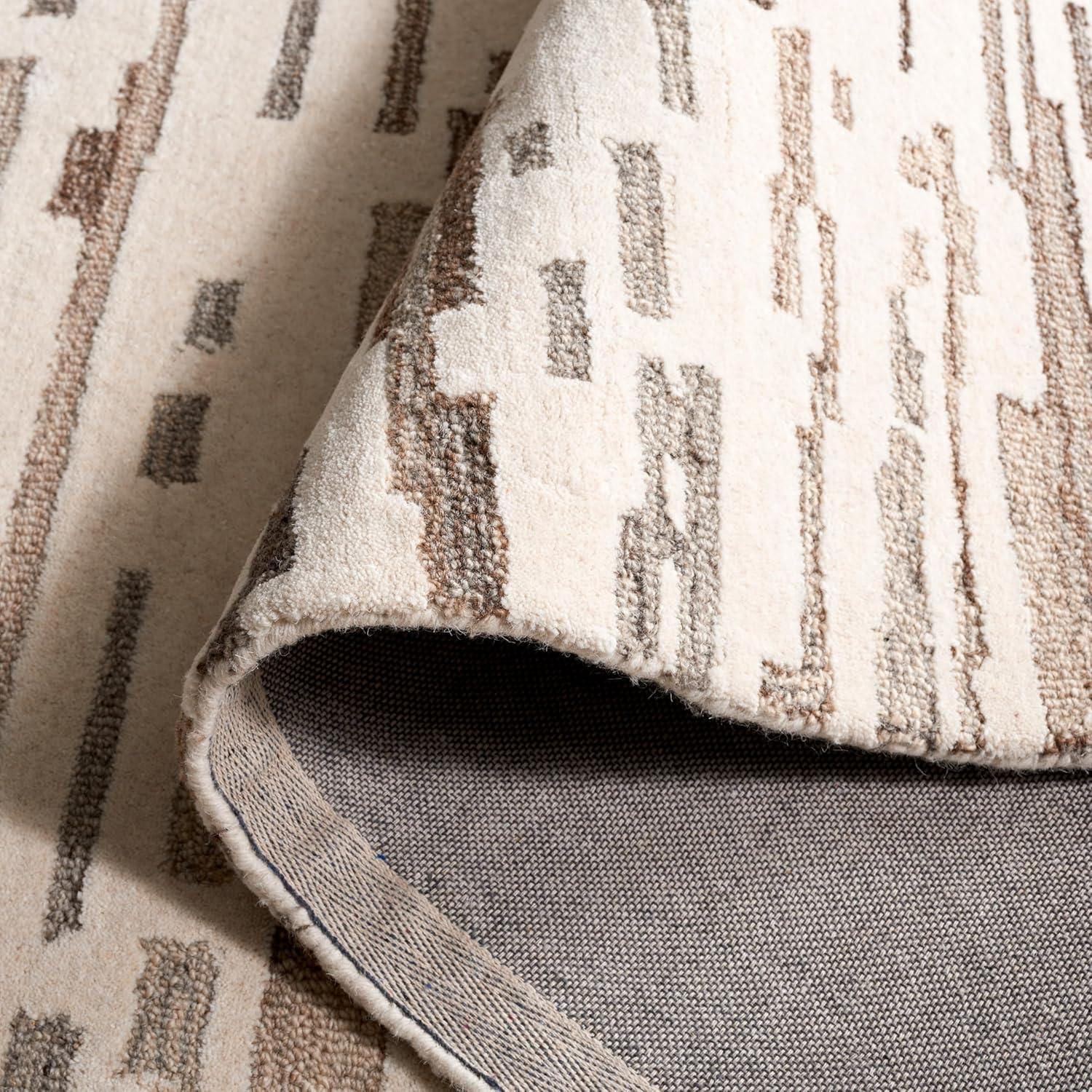 Ebony EBN501 Hand Tufted Area Rug - Ivory/Grey - 4'x6' - Safavieh.