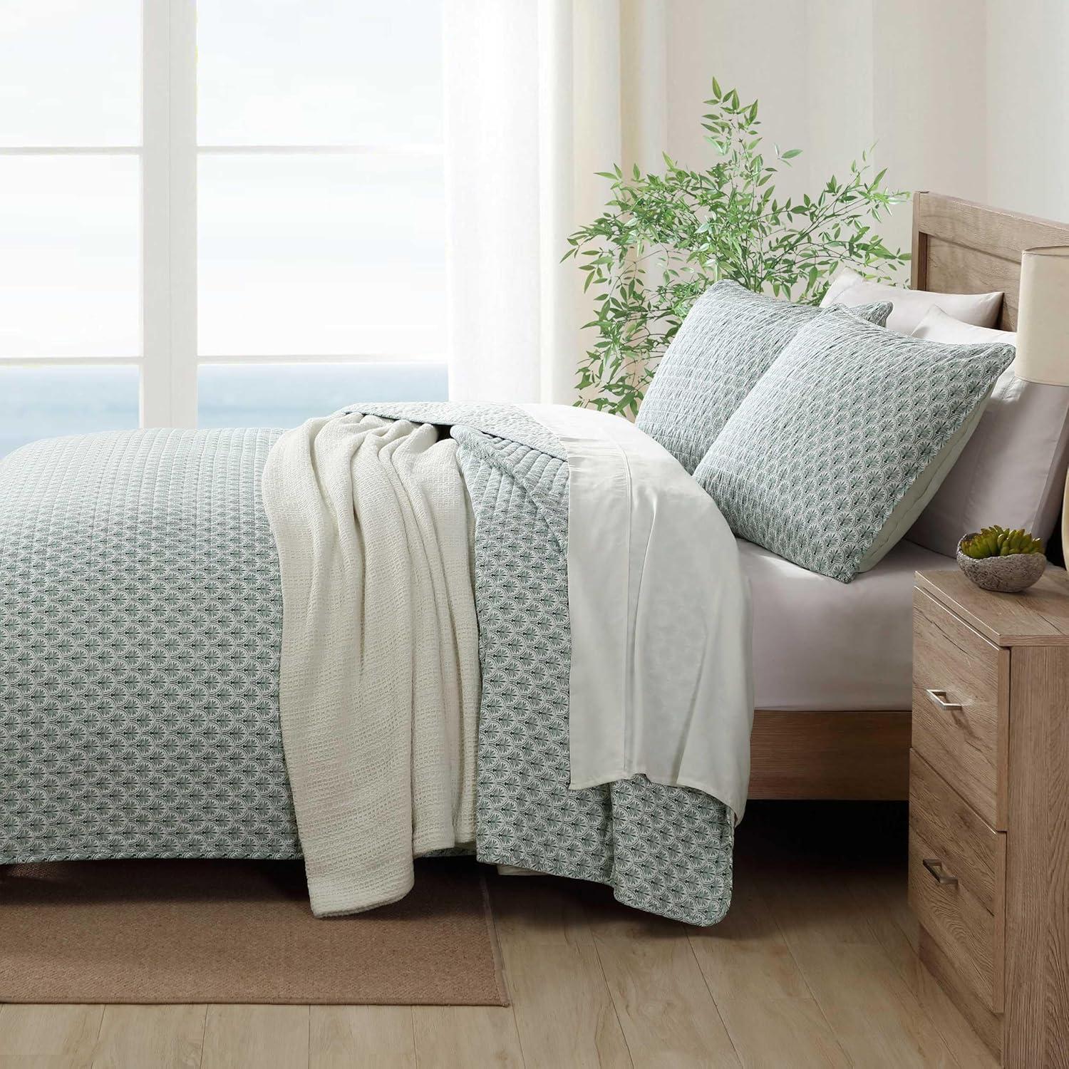 Tommy Bahama Coastal Batik Quilt Set Green