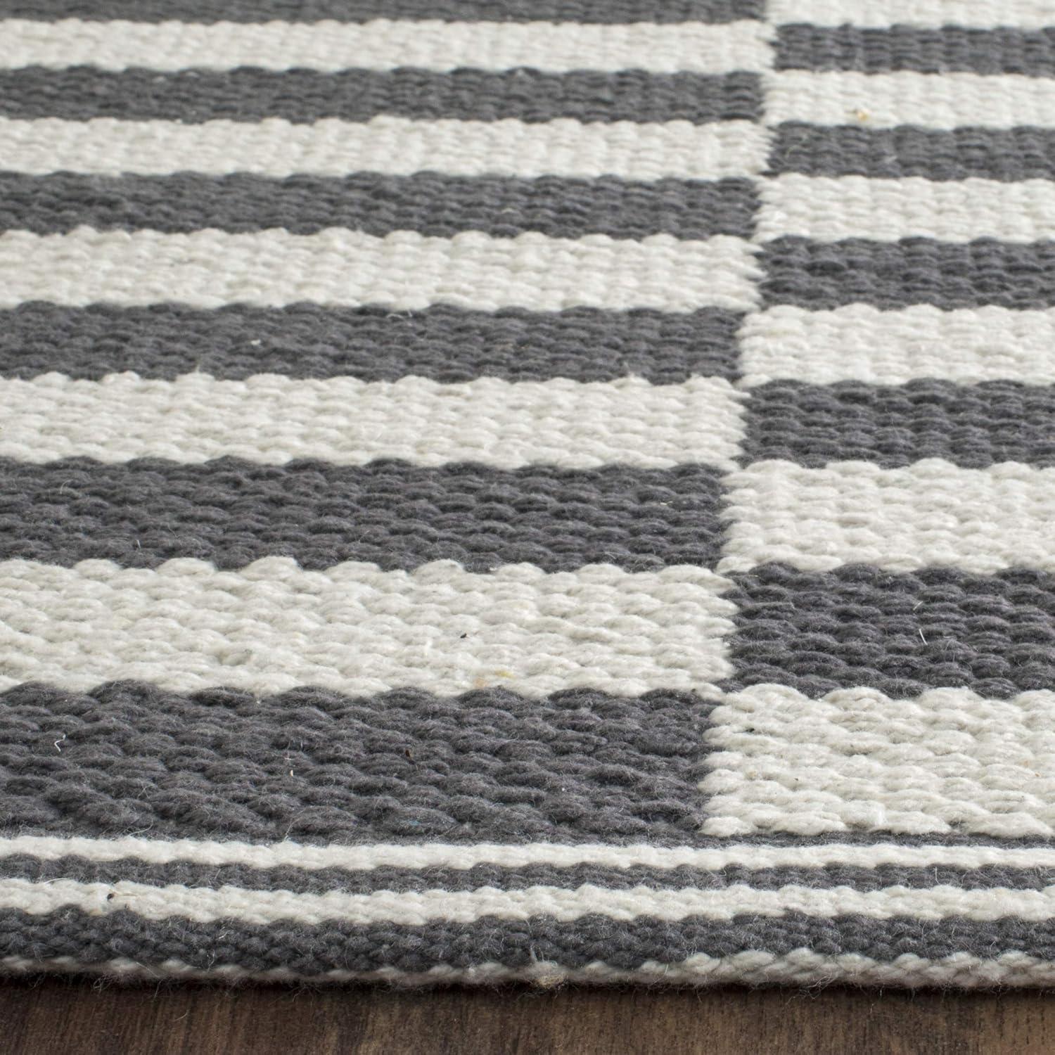 Montauk MTK715 Hand Woven Indoor Rug - Safavieh