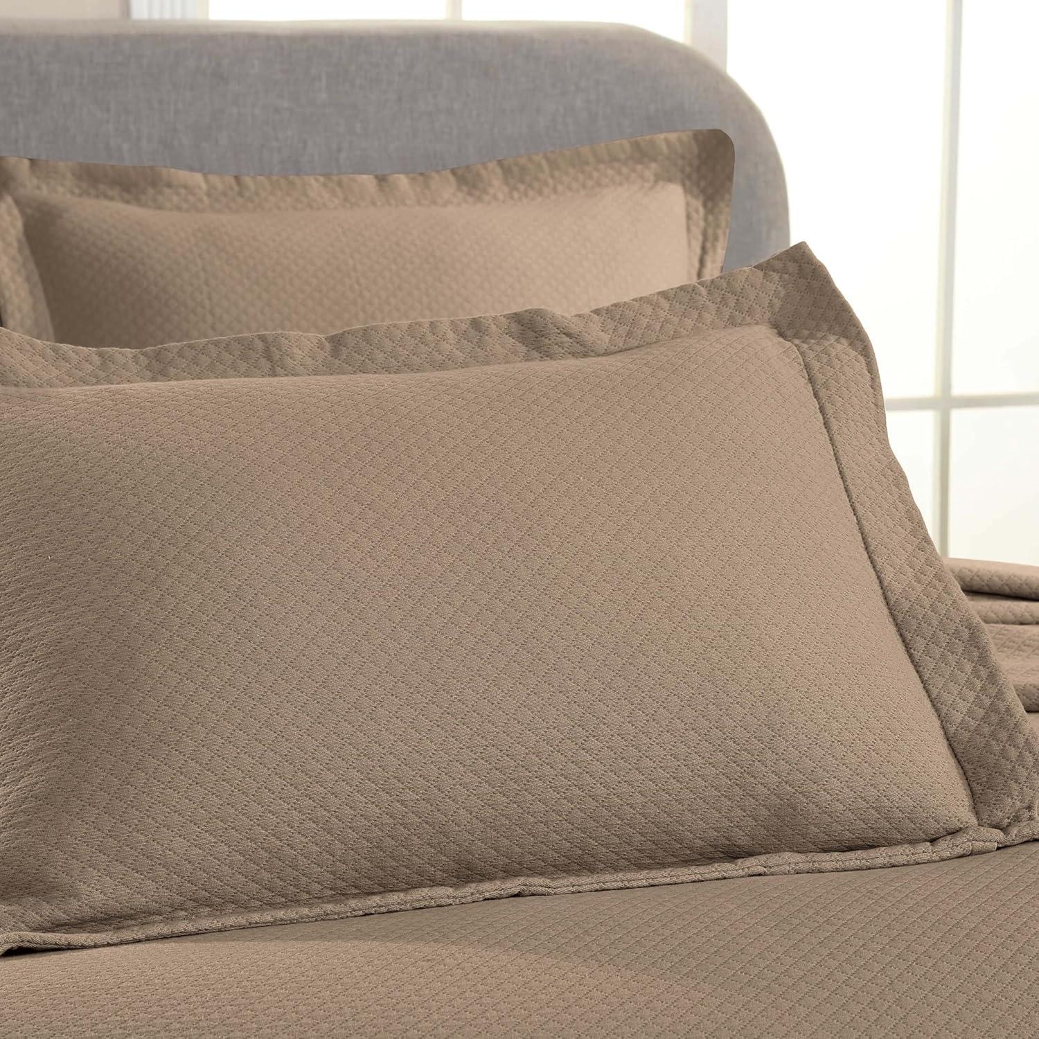 Superior Solitaire Waffled Matelassé Bedspread Set with Shams