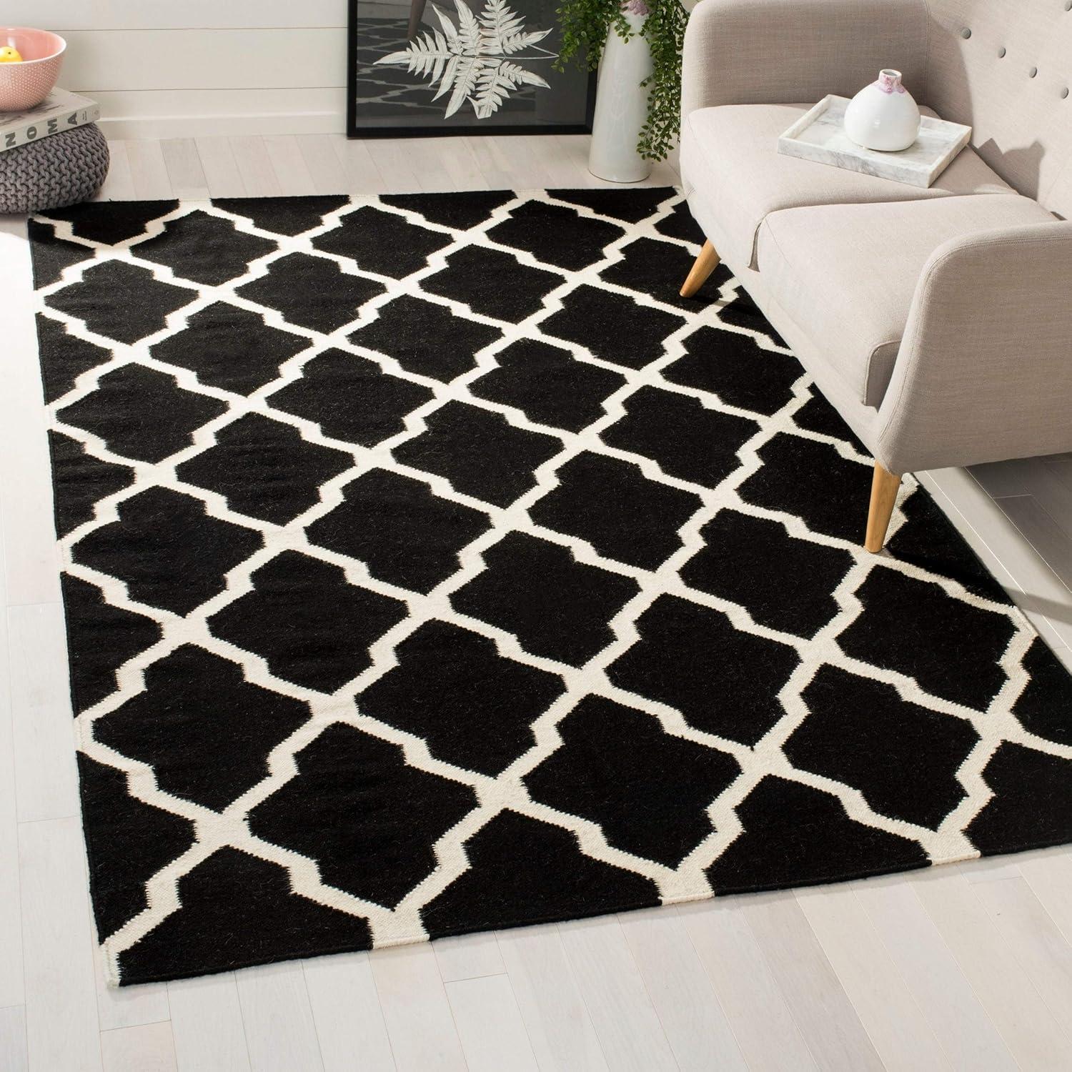 Dhurries DHU634 Hand Woven Area Rug - Black/Ivory - 5'x8' - Safavieh.