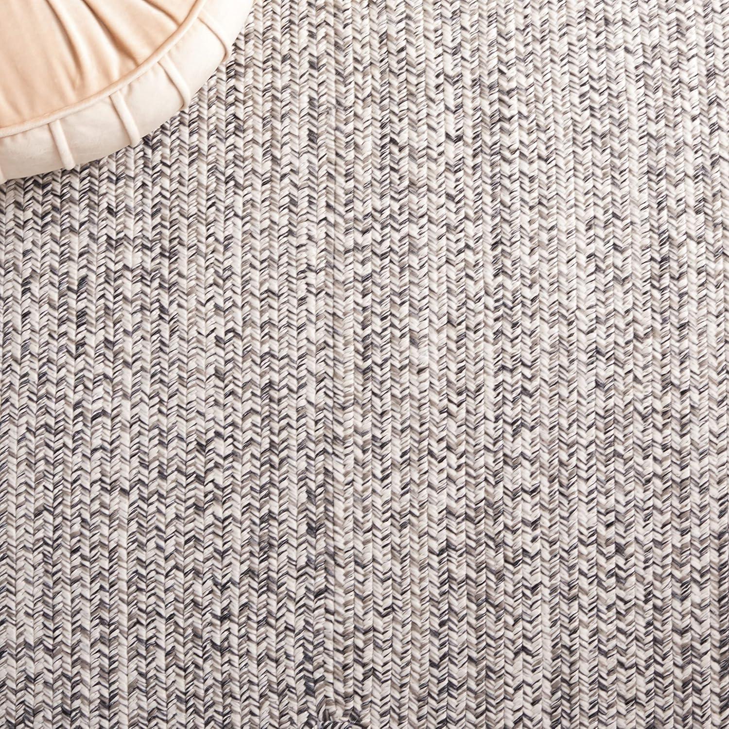 SAFAVIEH Braided Gino Distressed Machine Washable Reversible Area Rug, Grey/Ivory, 4' x 6'