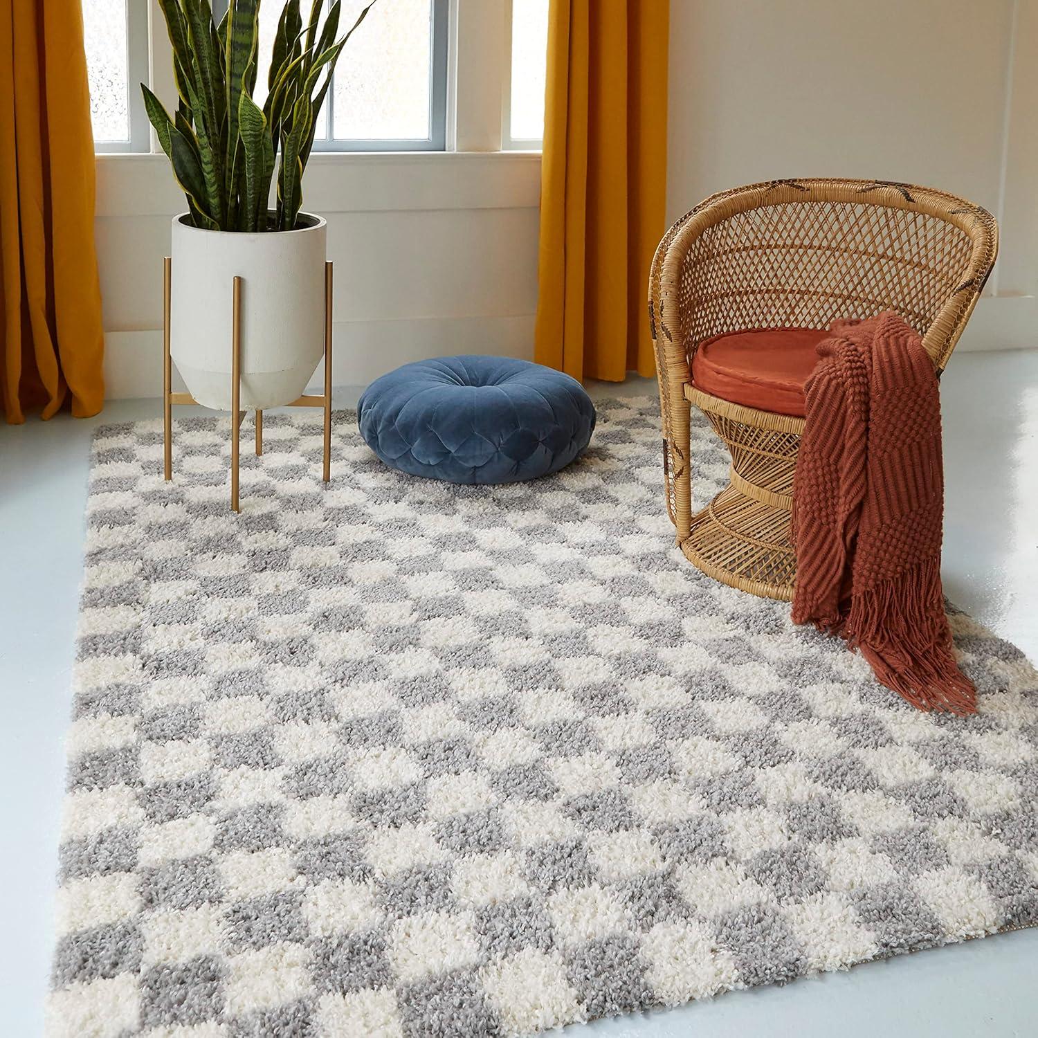 Gray and White Checkered Shag Rug, 5' 3" x 7'