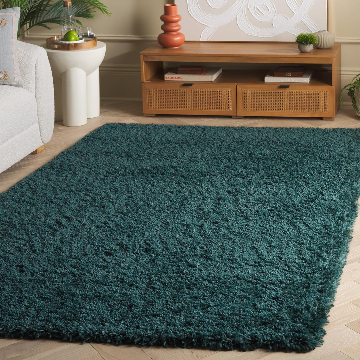 SAFAVIEH Fontana Jamie Solid Shag Area Rug, Dark Green, 5'3" x 7'6"