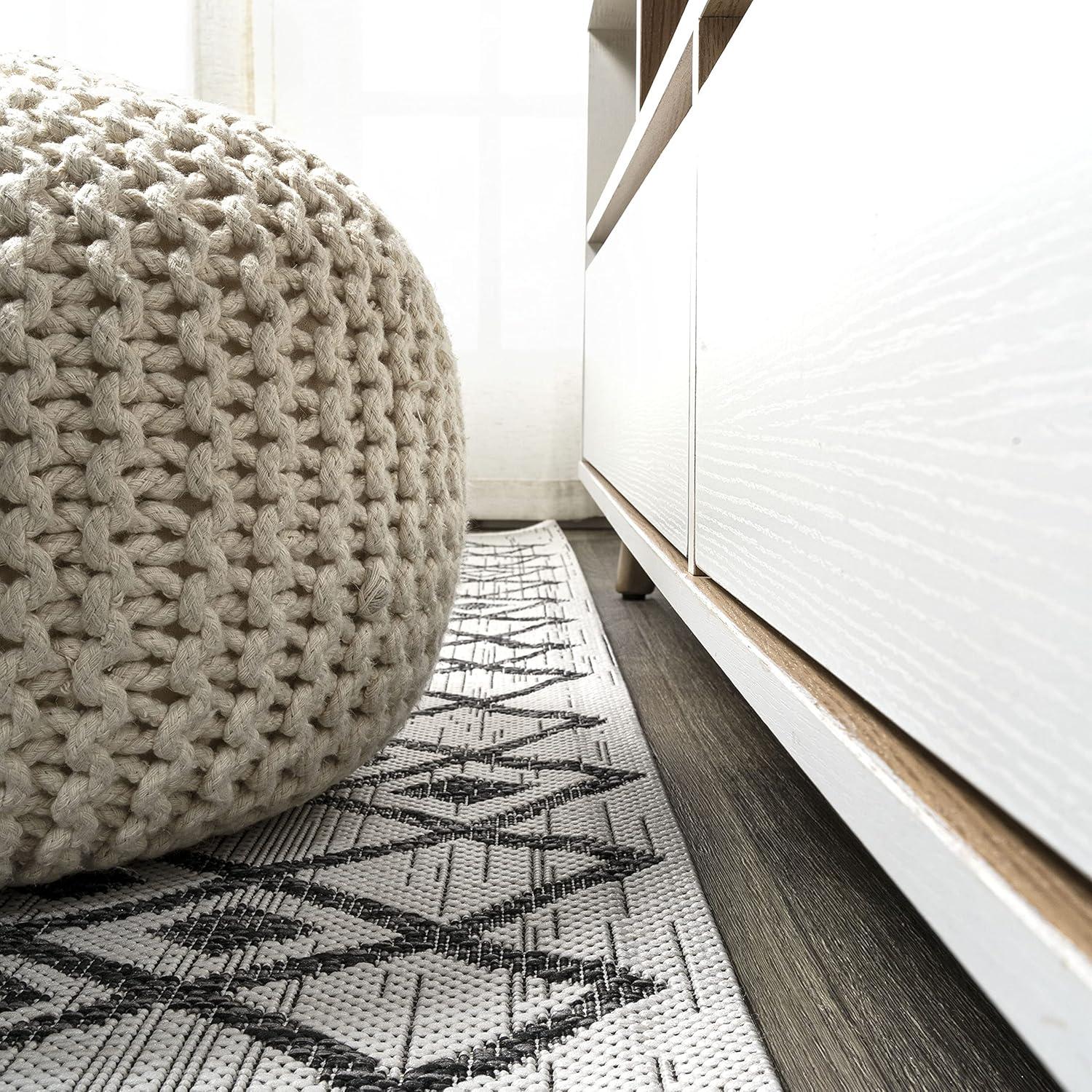 4'x6' Tokay Bohemian Geometric Indoor/Outdoor Area Rug, Ivory/Black - JONATHAN Y