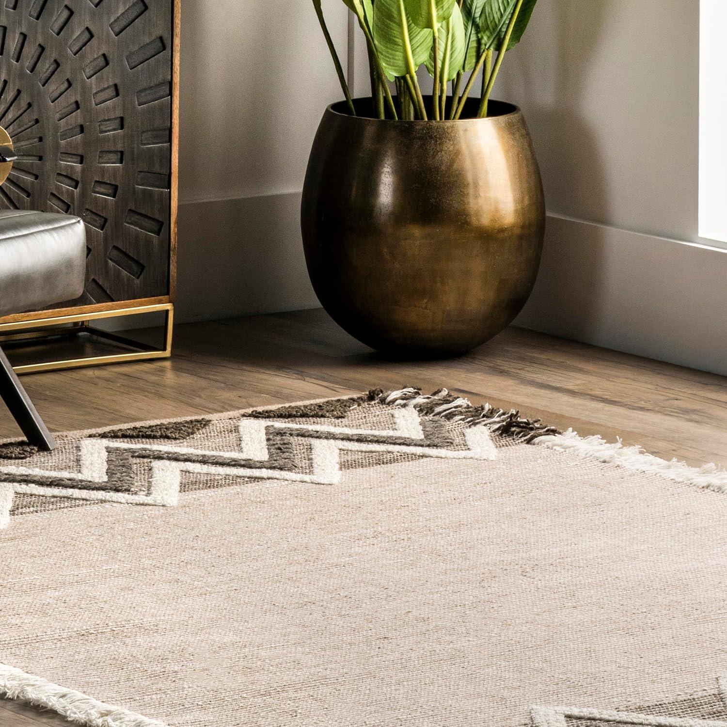 Nuloom Dylan Geometric 5x8 Wool Shag Indoor Area Rug for Living Room Bedroom Dining Room Nursery Kitchen, Beige/Ivory