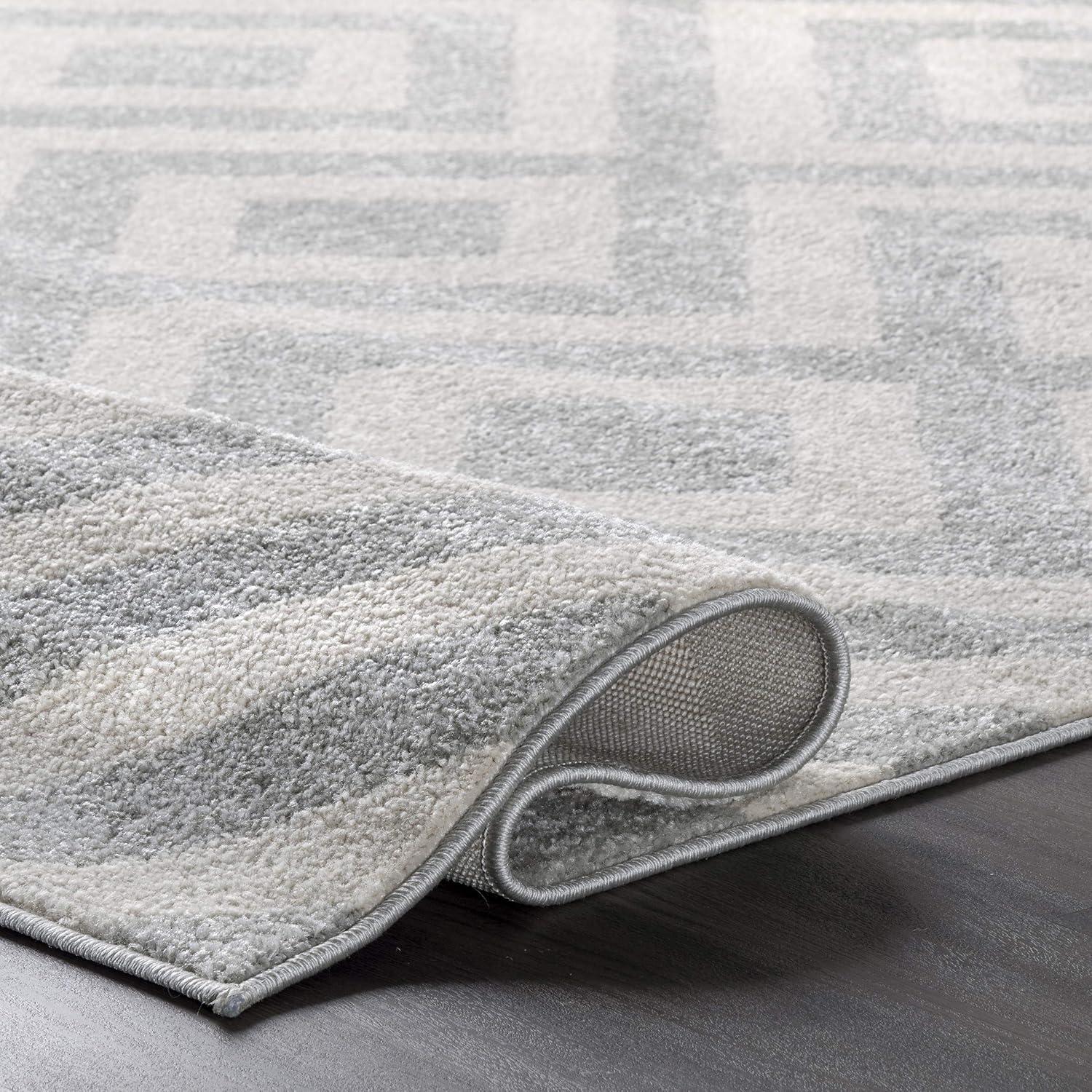 Reversible Geometric Light Gray Synthetic Rug, 3' x 5'