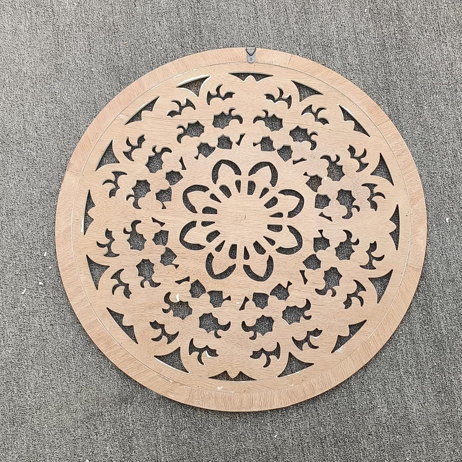 Parisloft 25 Inch Round Carved Wood Wall Decor, Natural Wood and Distressed White Finish,MDF with veneer, Farmhouse Wood Wall Decor for Living Room, Bedroom