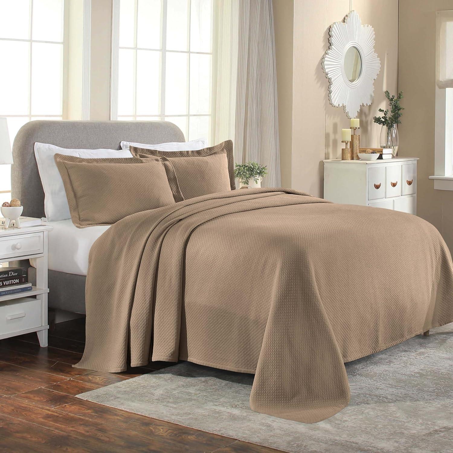 Superior Solitaire Waffled Matelassé Bedspread Set with Shams