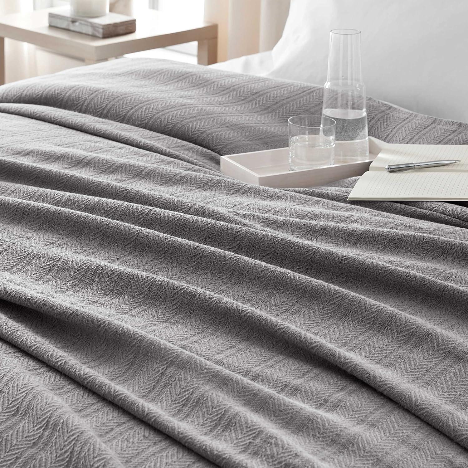 Luxurious Chevron Cotton Full/Queen Blanket - Soft & Breathable