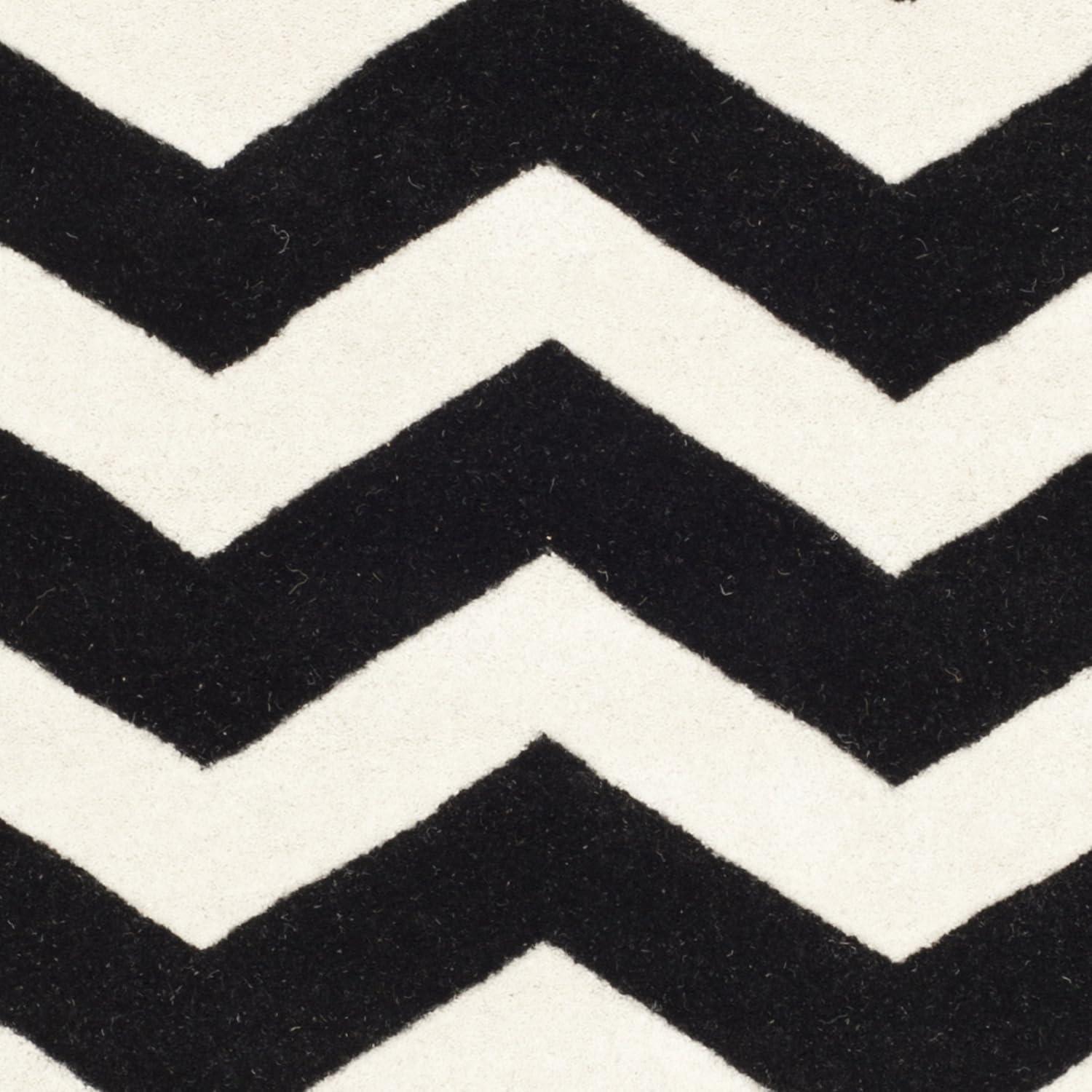 SAFAVIEH Chatham Jake Zigzag Stripes Wool Area Rug, Ivory/Black, 4' x 6'