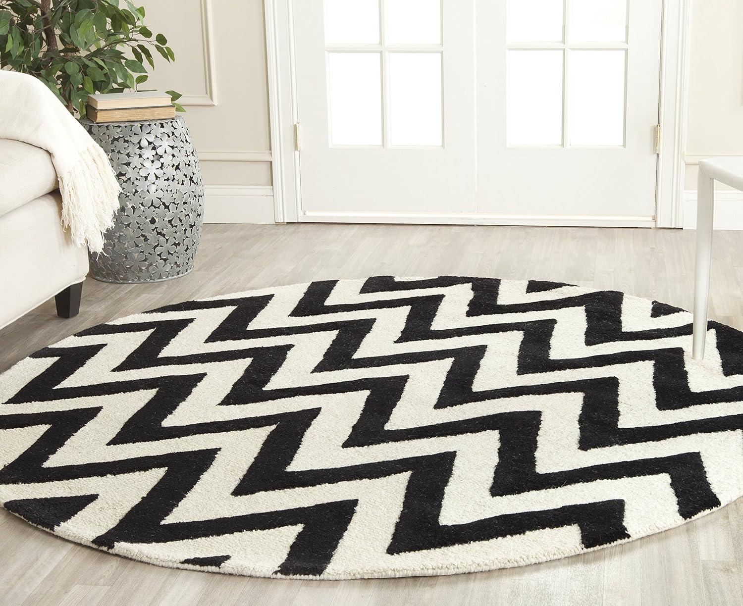 SAFAVIEH Cambridge Kaitlyn Zig Zag Stripes Wool Area Rug, Black/Ivory, 4' x 4' Round