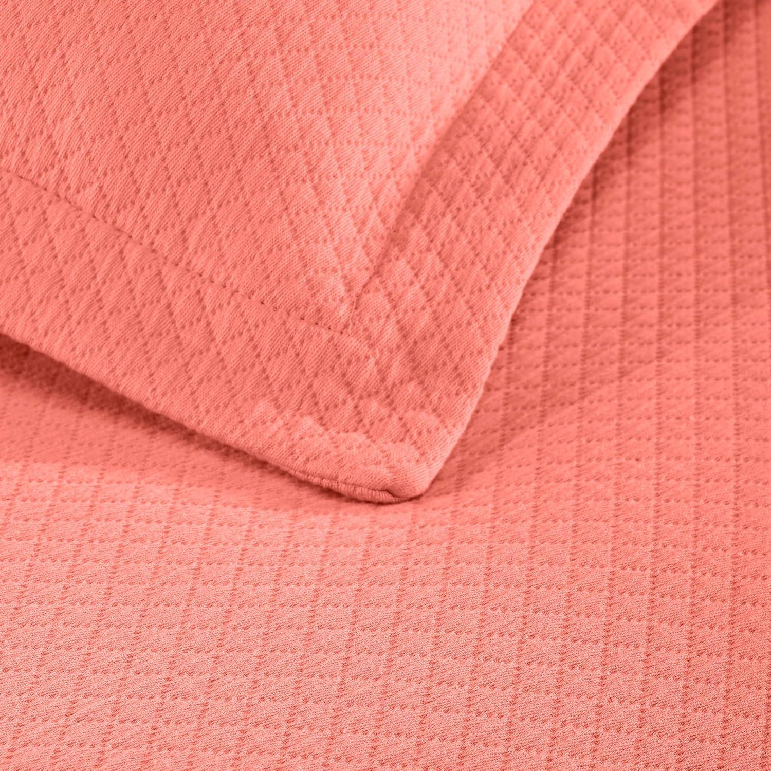 Superior Superior Solitaire Waffled Matelassé Bedspread Set with Shams