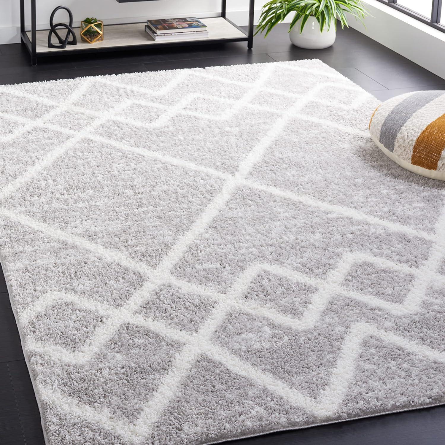 SAFAVIEH Berber Shag Lidija Trellis Area Rug, Ivory/Grey, 5'5" x 7'7"
