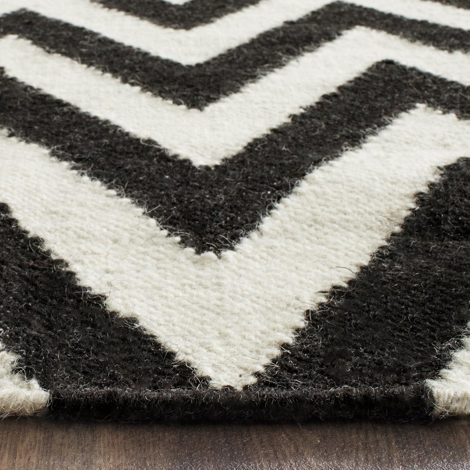 Dhurries DHU557 Hand Woven Flat Weave Accent Rug Black / Ivory 3' X 5' - Safavieh.