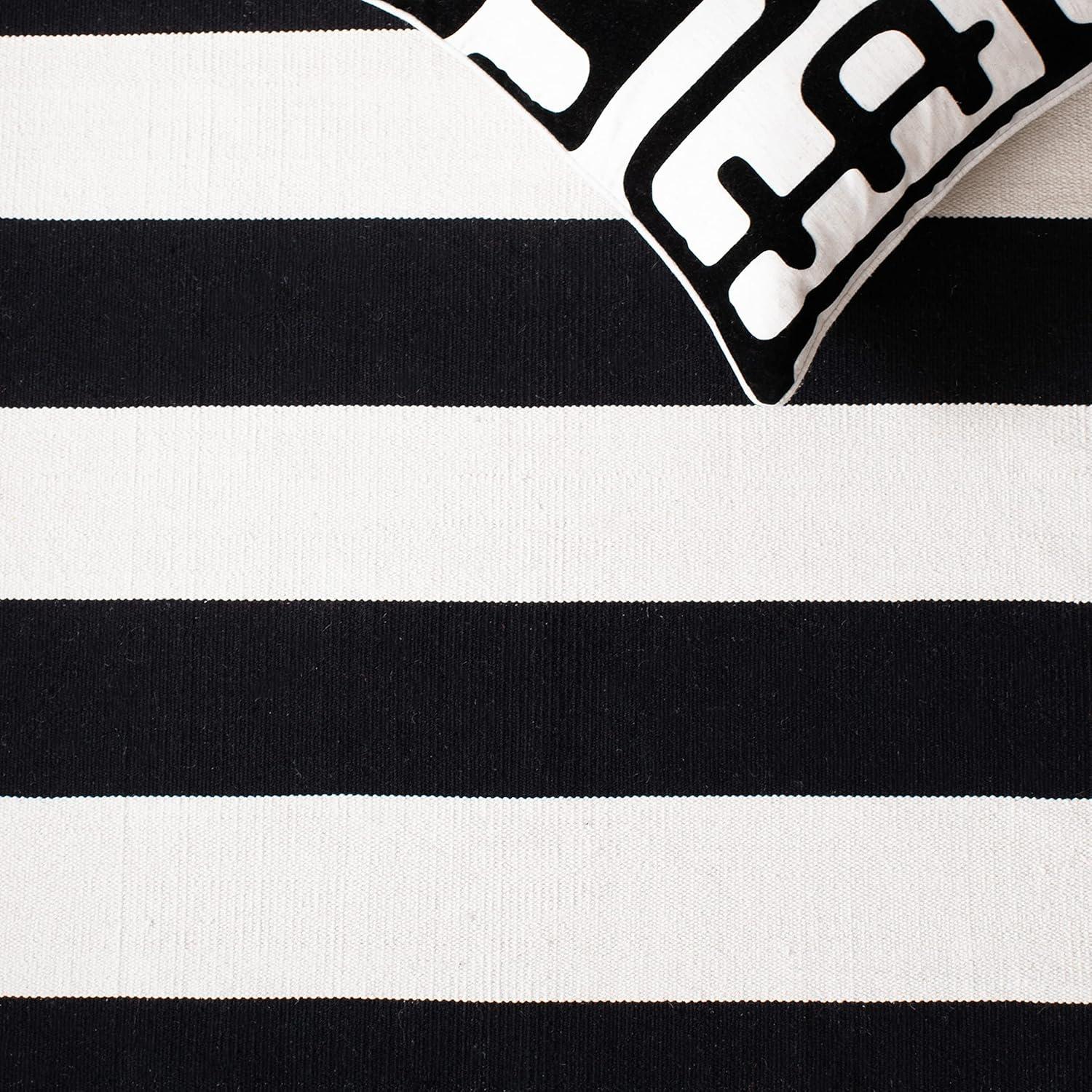 Montauk MTK712 Hand Woven Indoor Accent Rug - Black/Ivory - 4'x6' - Safavieh