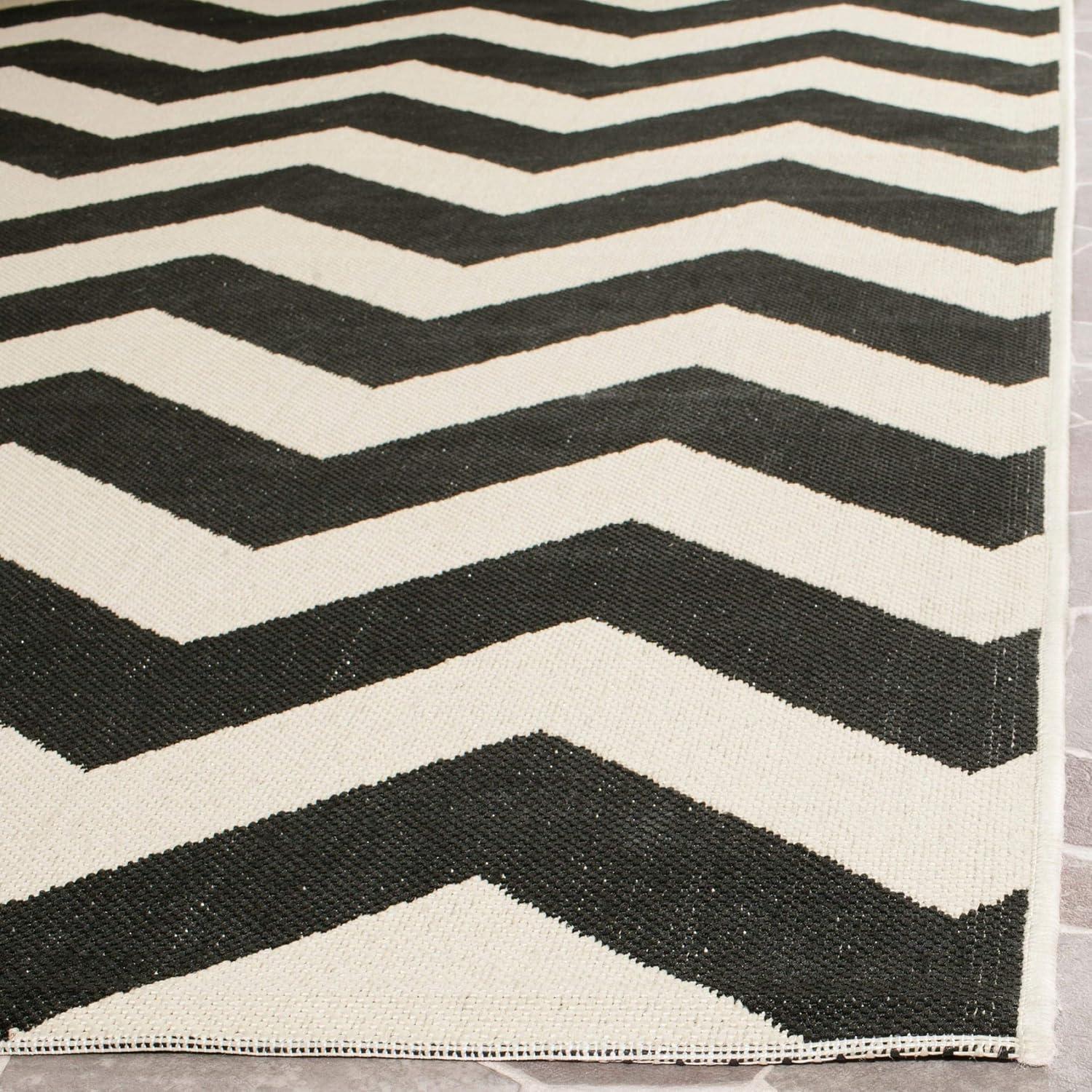 Safavieh Courtyard Bailey Chevron Indoor/Outdoor Area Rug, 9' x 12', Black/Beige