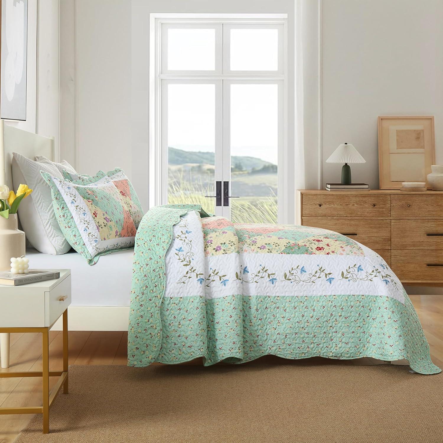 MarCielo Floral Quilt Set
