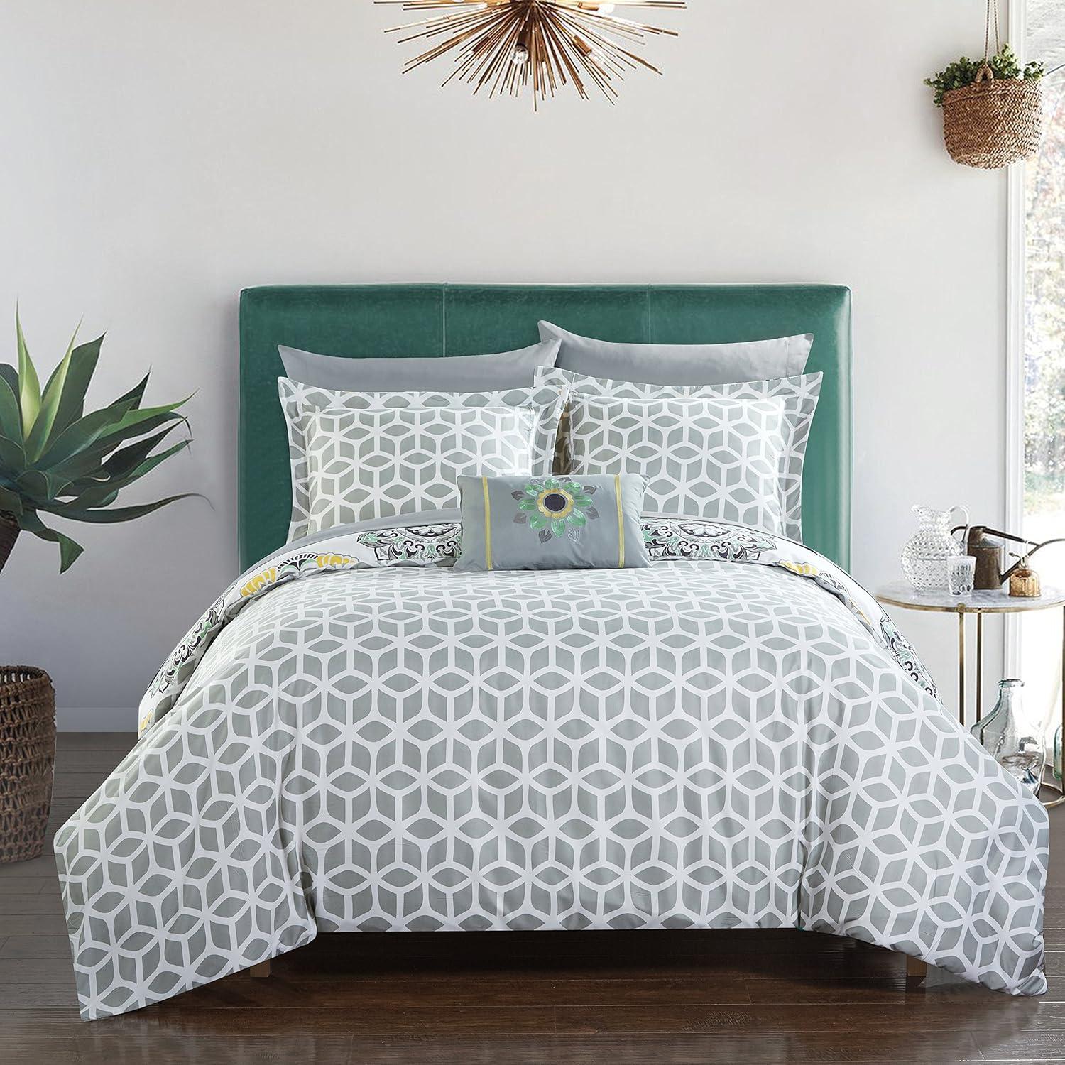 8 or 6 Pc. Barella Super soft Large Printed Medallion REVERSIBLE with Geometric Printed Backing Comforter Set