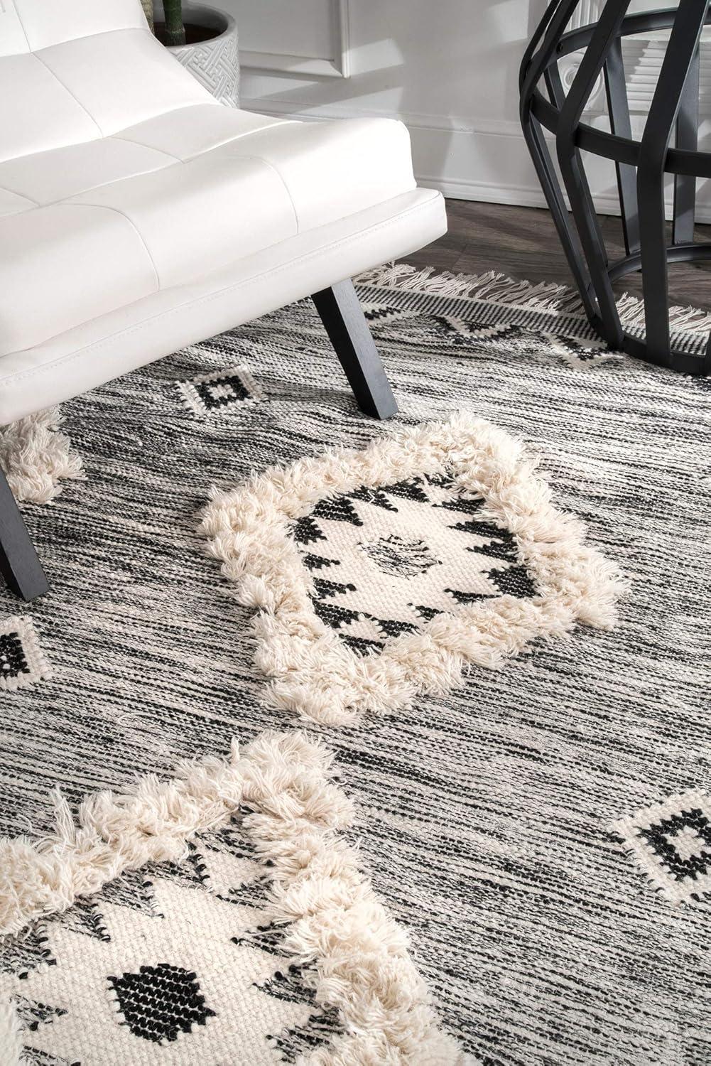 Nuloom Savannah Diamond 2x6 Wool Runner Indoor Area Rug for Living Room Bedroom Dining Room Entryway Hallway Kitchen, Black/Ivory