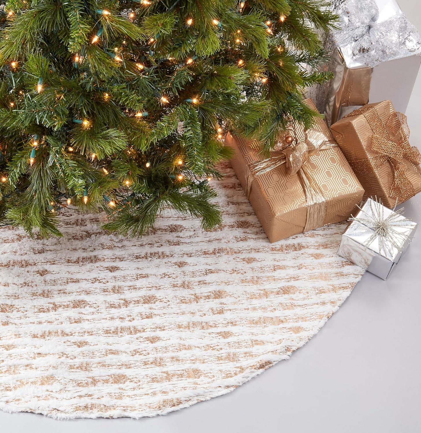 Saro Lifestyle Saro Lifestyle Brushed Metallic Faux Fur Christmas Tree Skirt