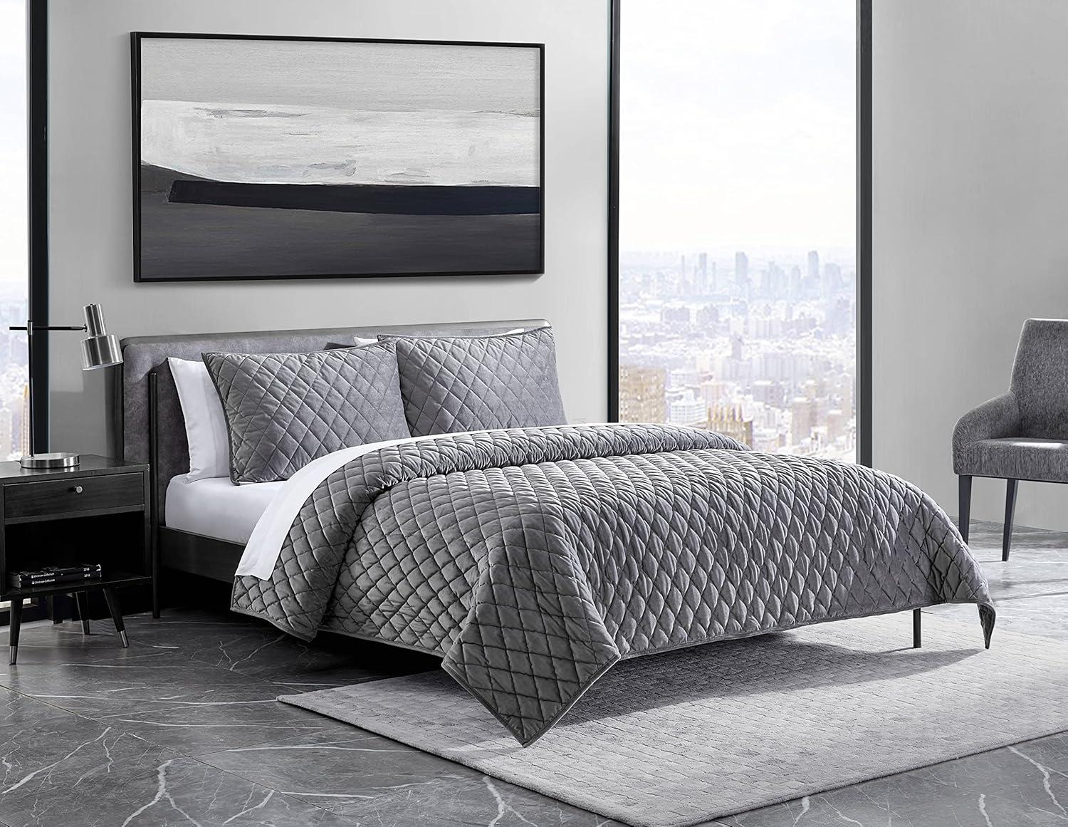 Vera Wang Vera Wang Diamond Velvet Quilt Set