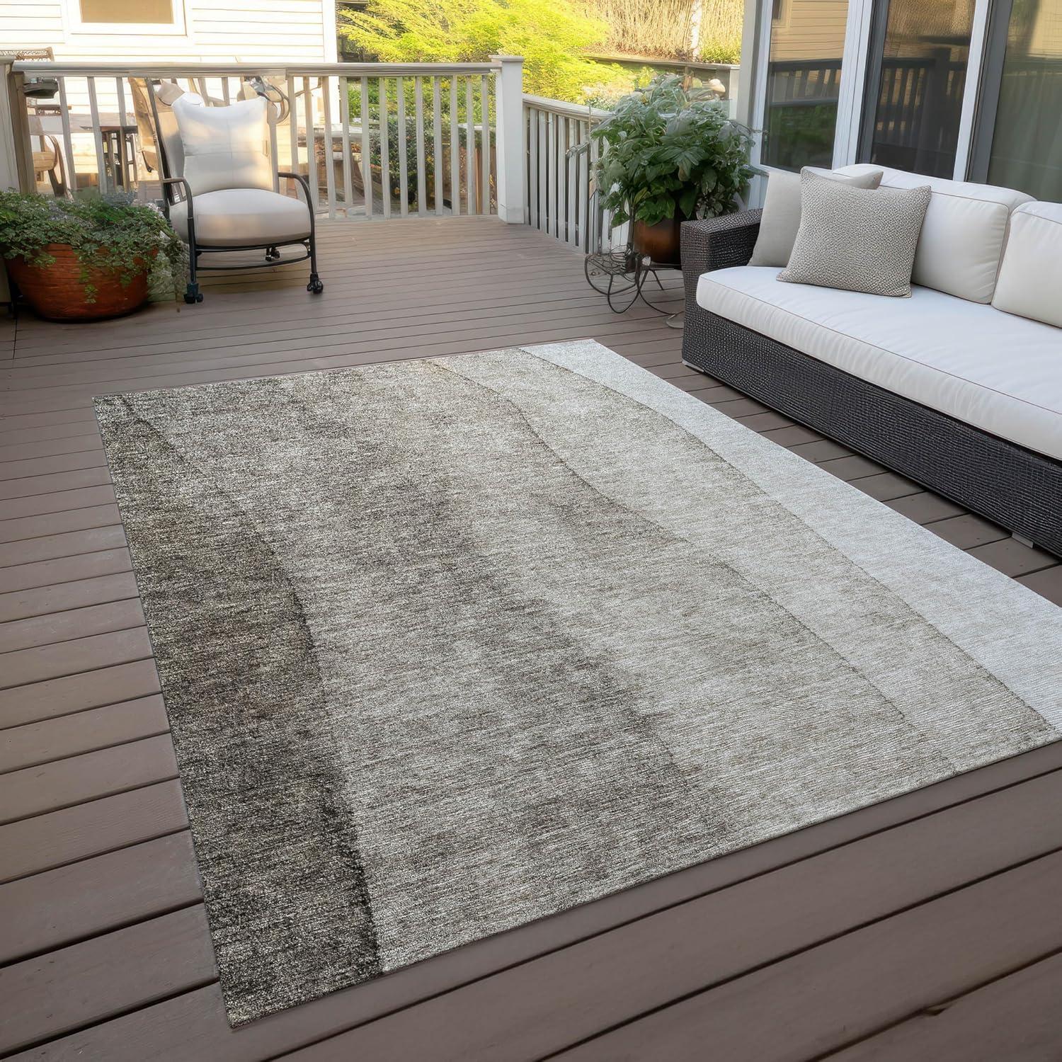 Taupe Gradient Flat Woven Synthetic Indoor/Outdoor Rug 5' x 7'