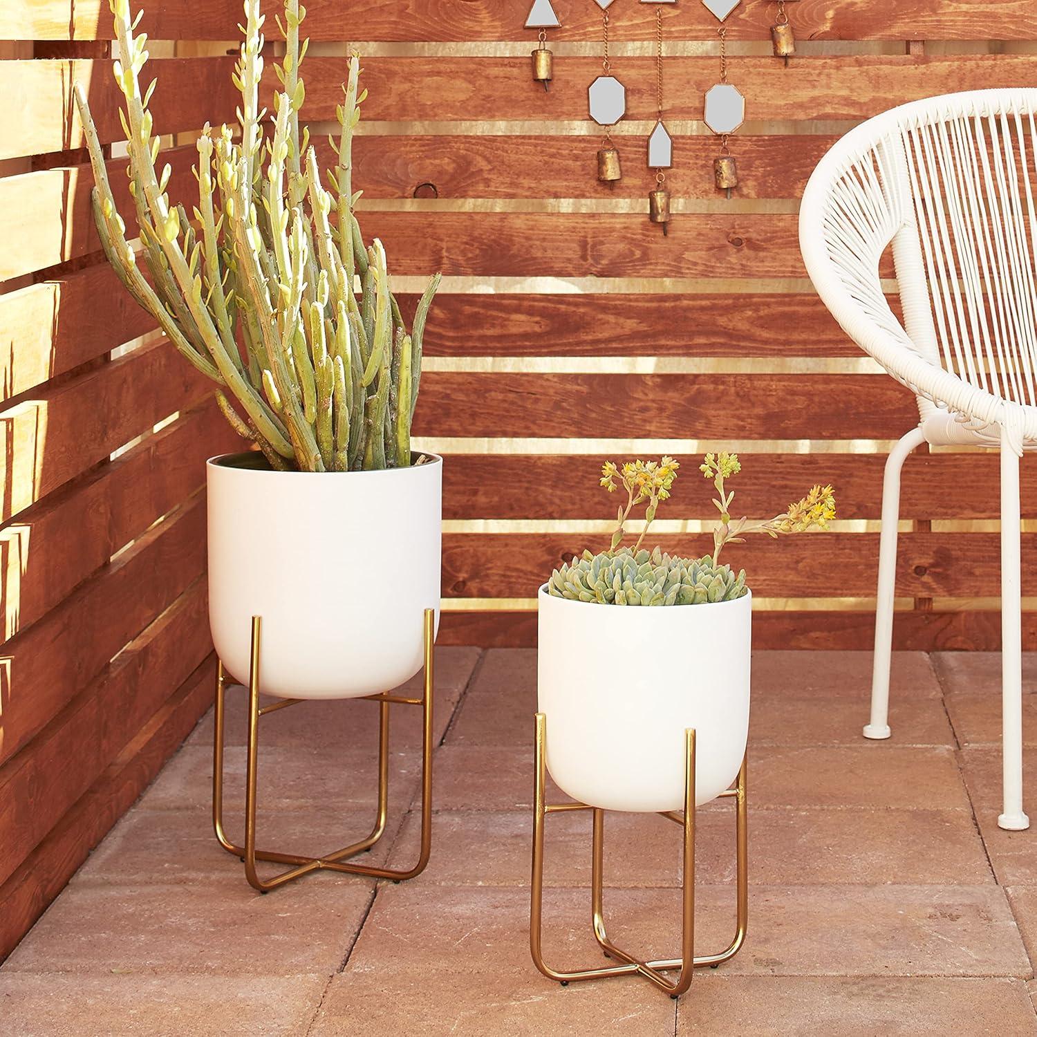 DecMode 9", 7", 6"H Round White Metal Indoor Outdoor Floating Dome Wall Planter (3 Count)