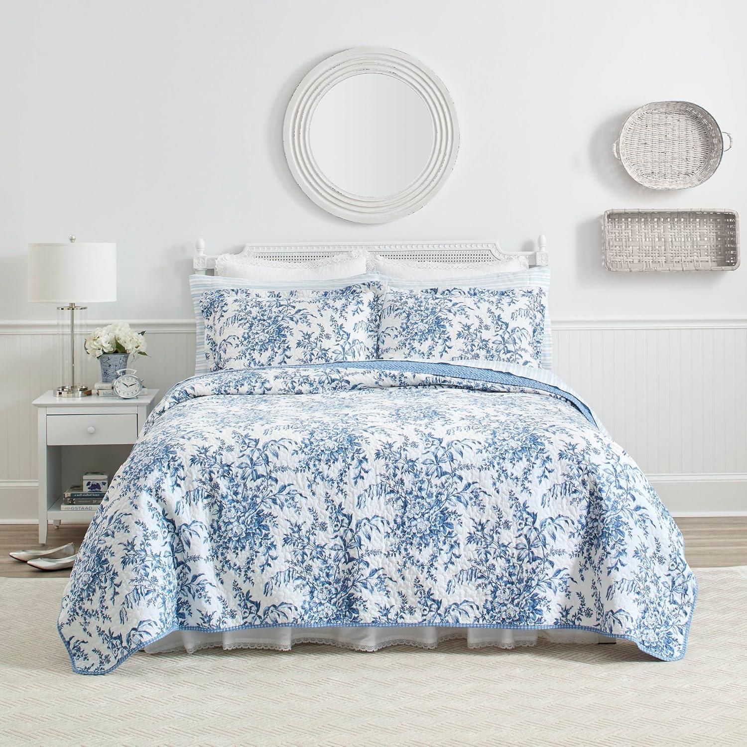 Delft Blue Floral Cotton Full Quilt Set with Shams