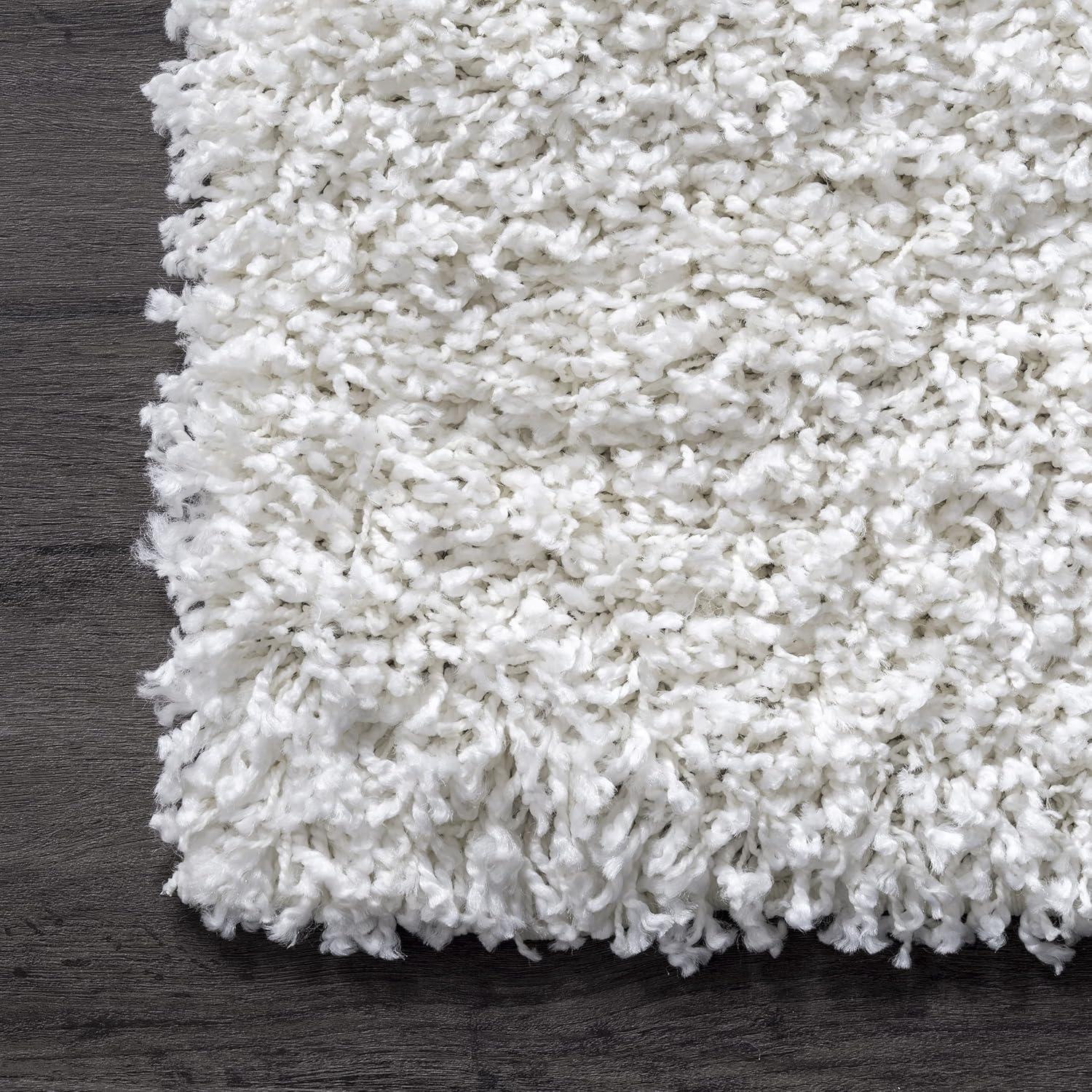 Plush Rectangular Reversible White Shag Rug, 6'7" x 9'