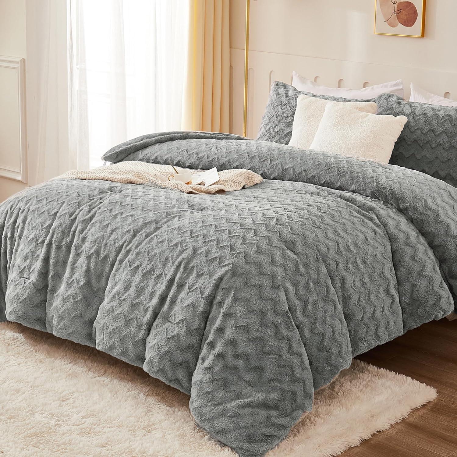 Gray Reversible Queen Sherpa Comforter Set with Pillowcases