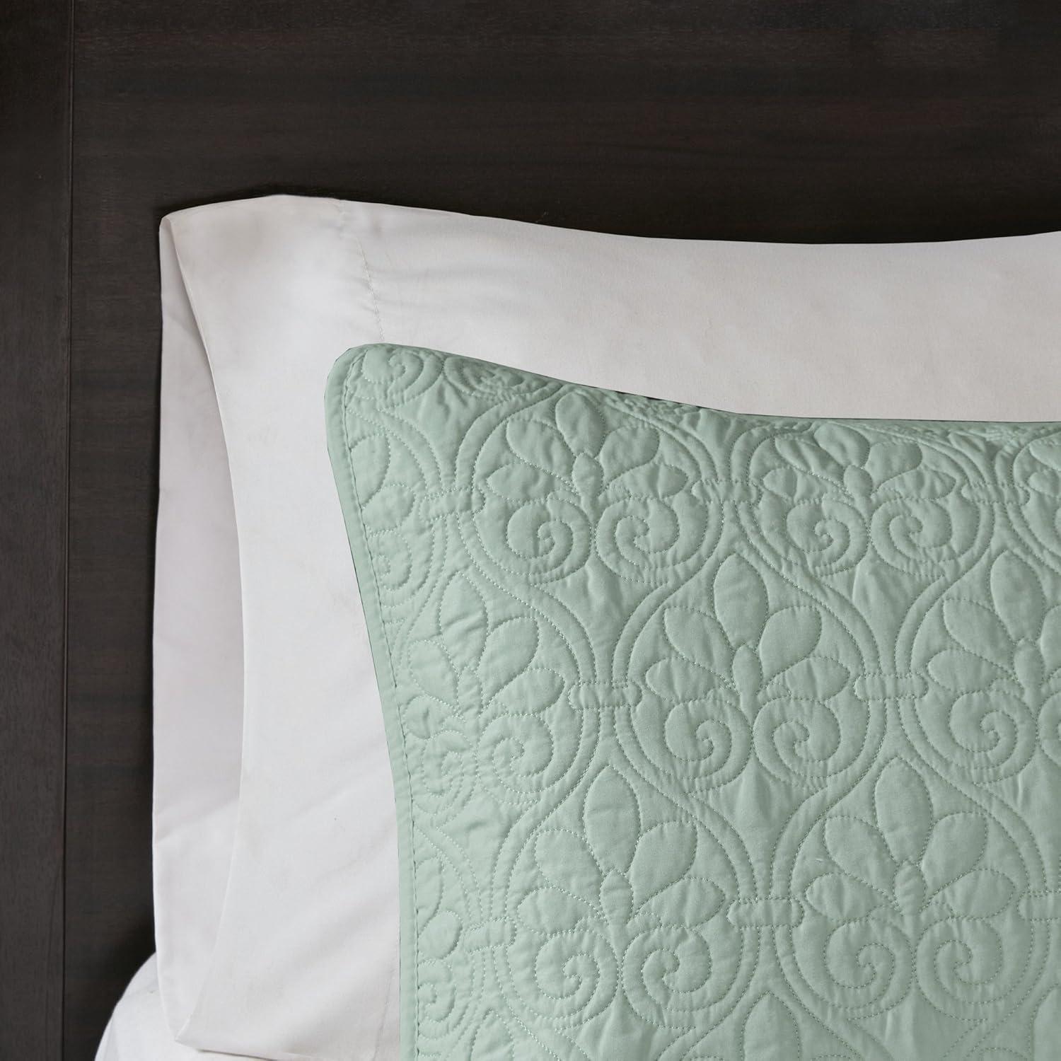 Madison Park Quebec Reversible Quilt Set