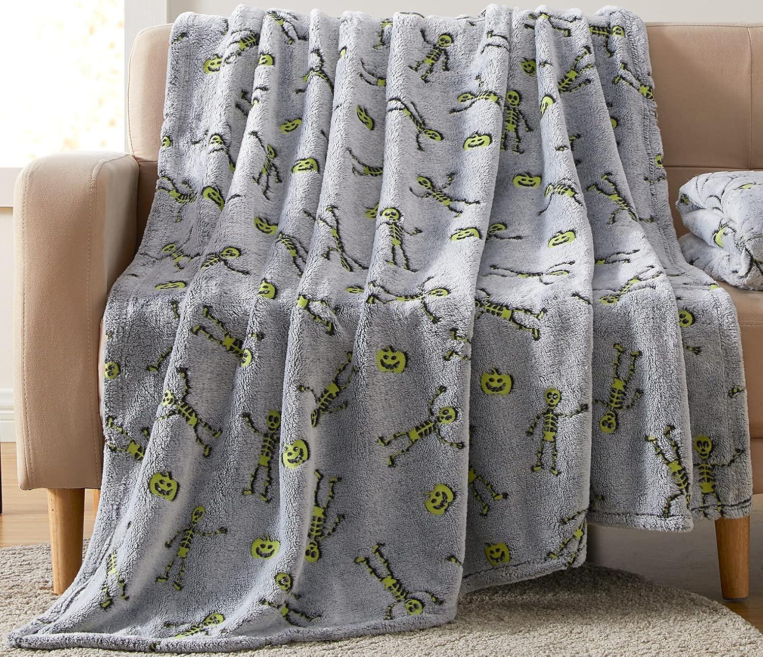 Serafina Home Halloween Glow in The Dark Throw Blanket: Skeletons and Jack O Lantern Pumpkins on Grey Velvet Fleece for Sofa Bed Couch Chair Dorm