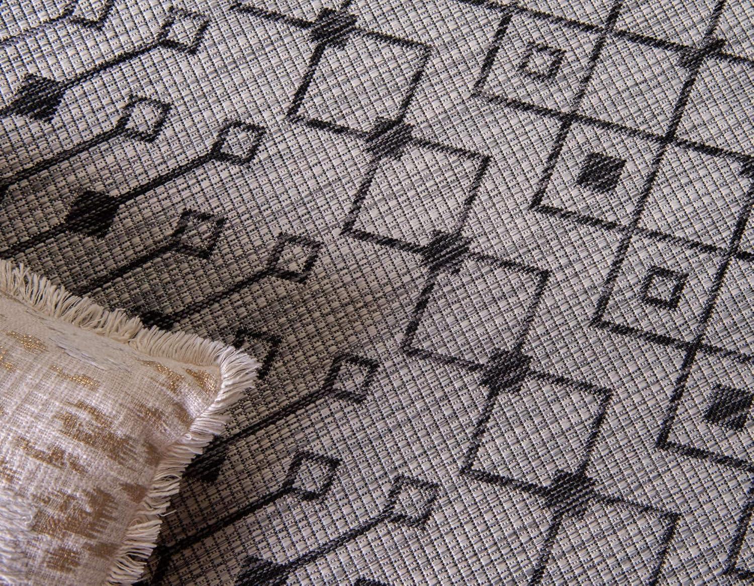 Unique Loom 5' 1 x 8' 0 Rectangle Indoor/Outdoor Trellis Gray Area Rug
