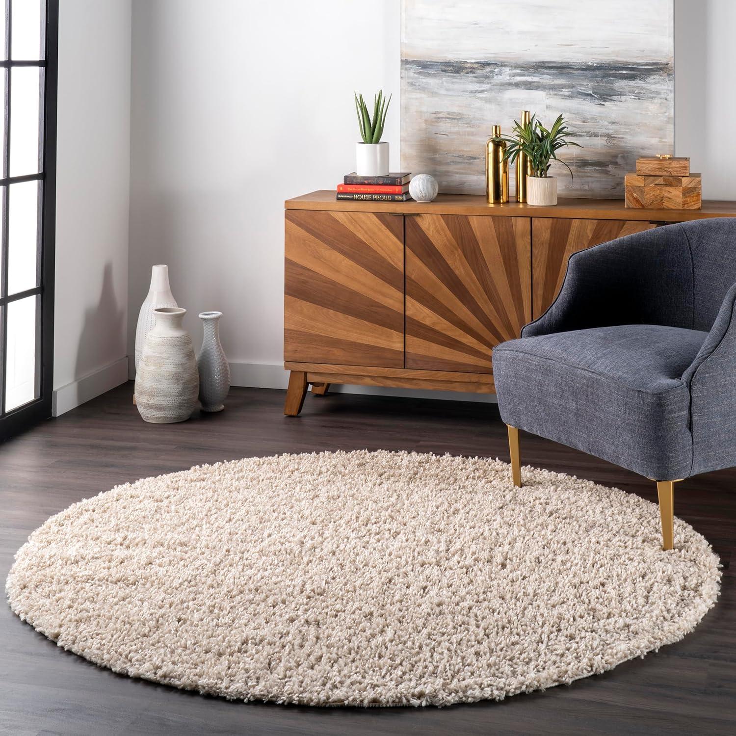 Plush Belleza Beige Round Shag Rug - 6' Synthetic Easy-Care