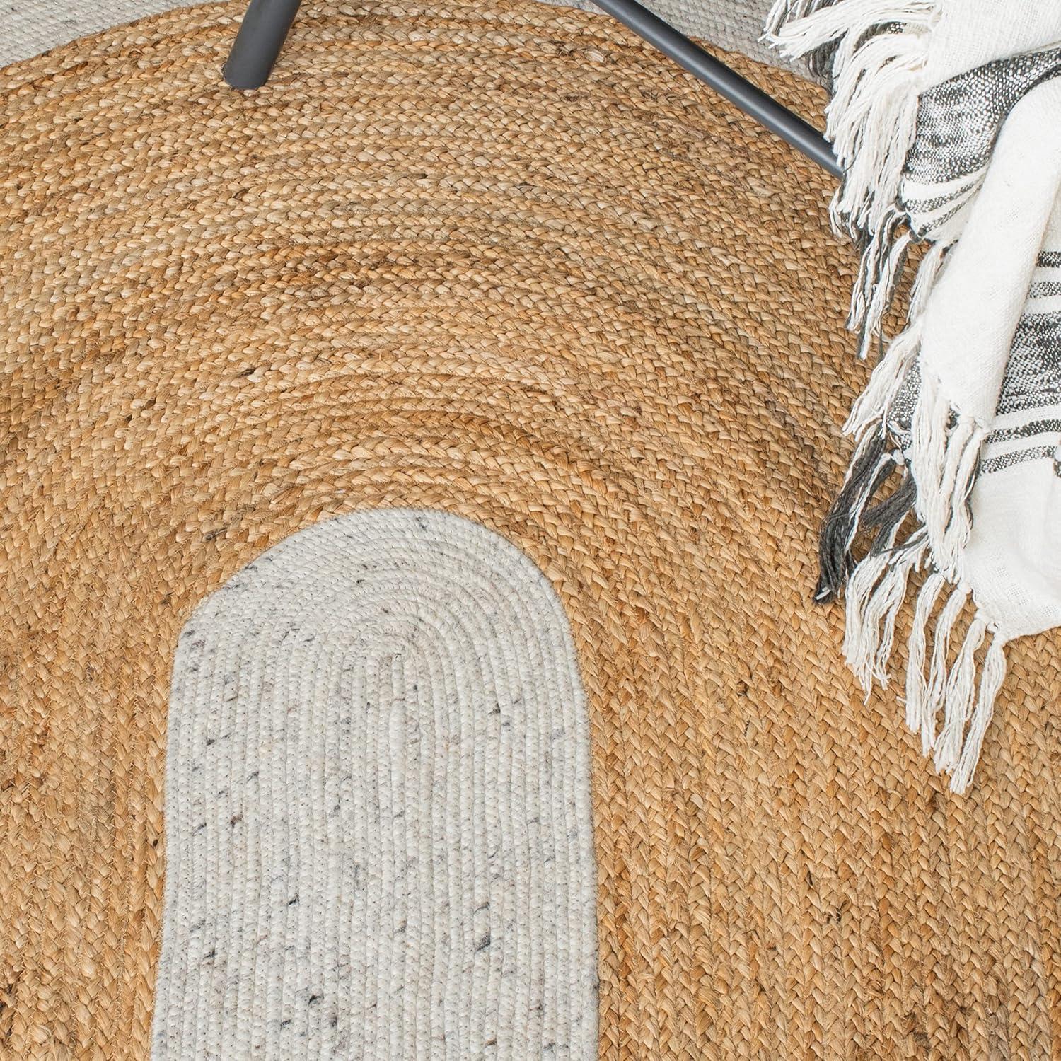 Braided BRD910 Hand Woven Indoor Area Rug - Light Grey/Natural - 6' Round - Safavieh