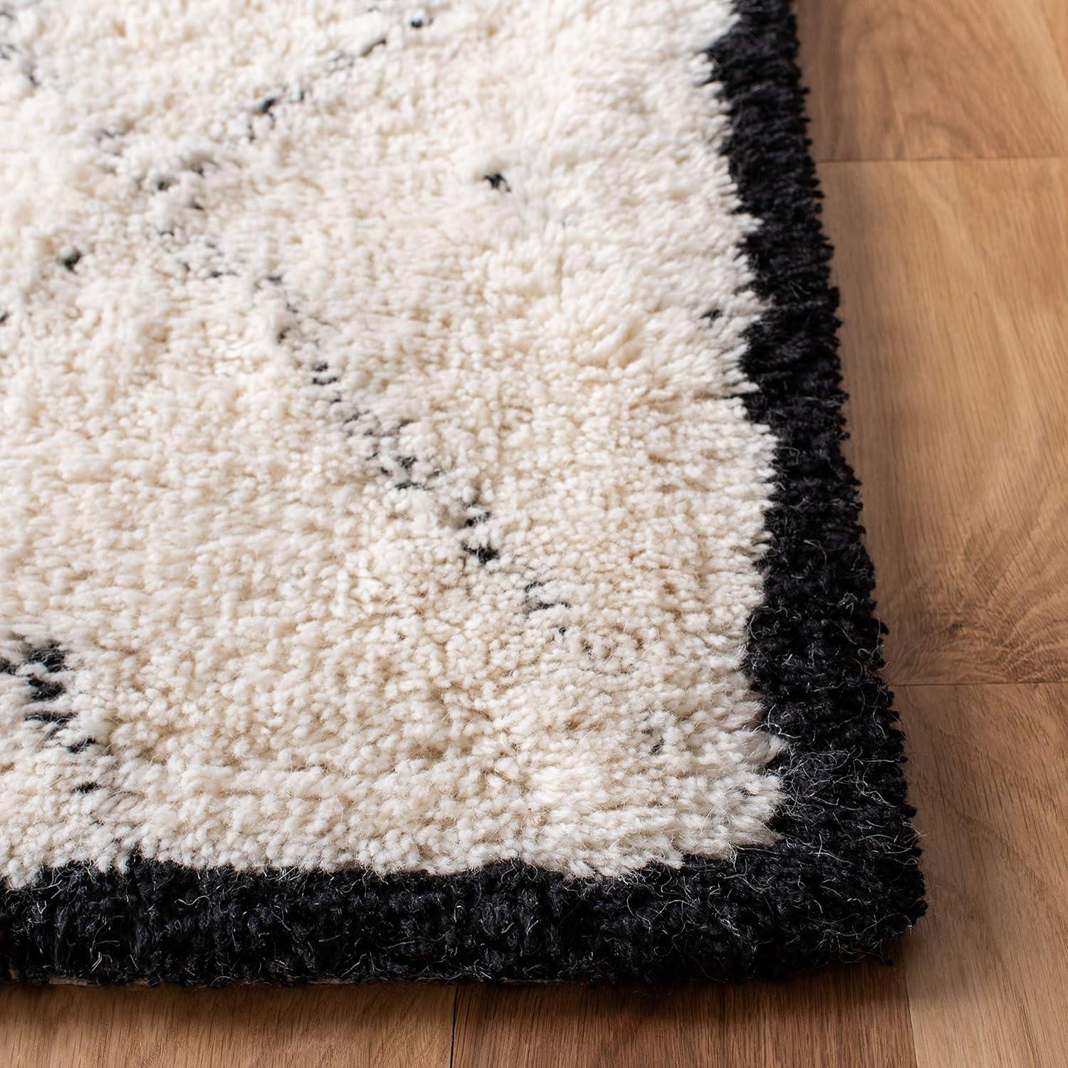 Casablanca CSB917 Hand Tufted Runner Rug - Ivory/Black - 2'6"x6' - Safavieh.